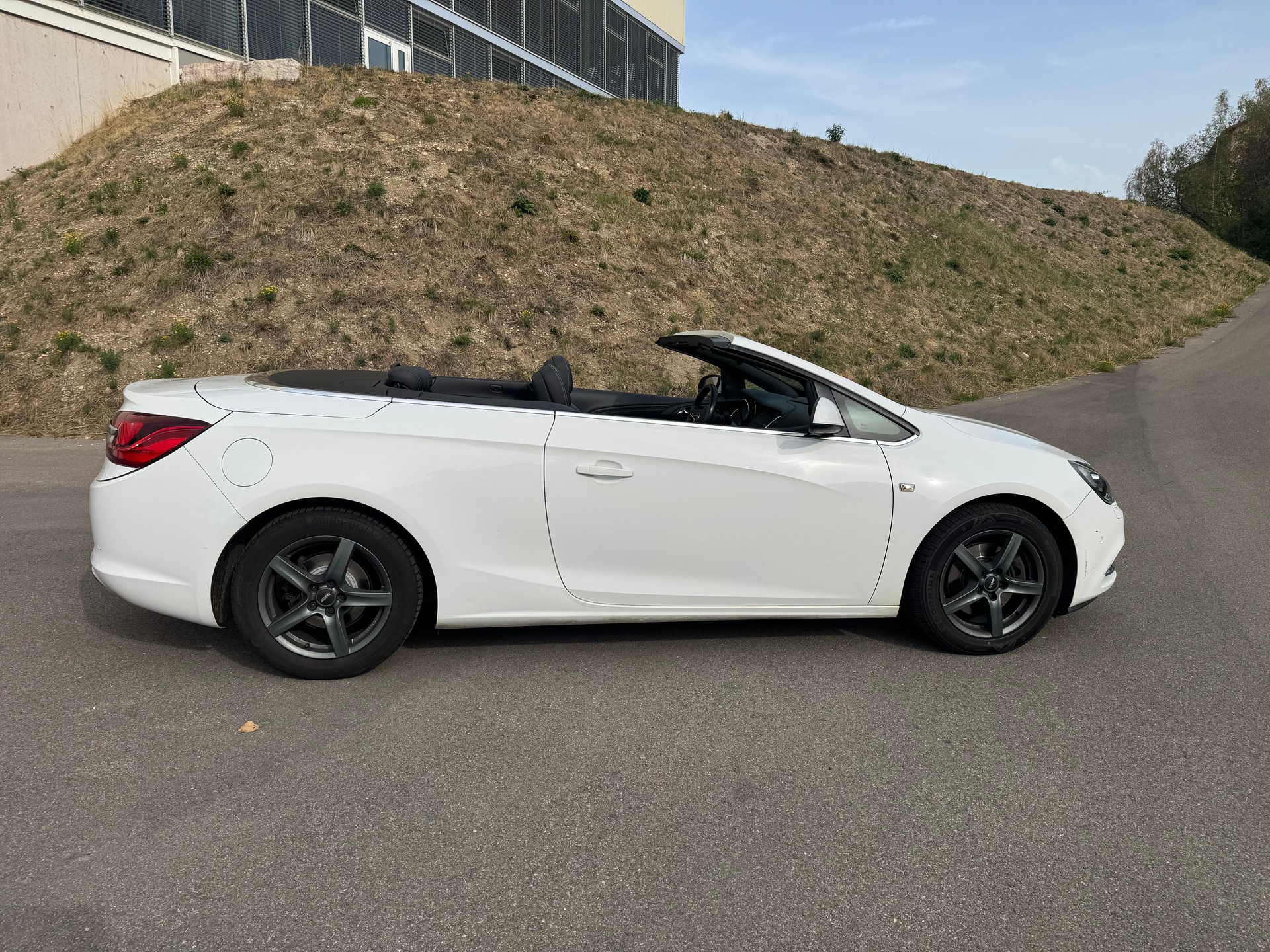 OPEL Cascada 1.6i 16V Automat-image-5