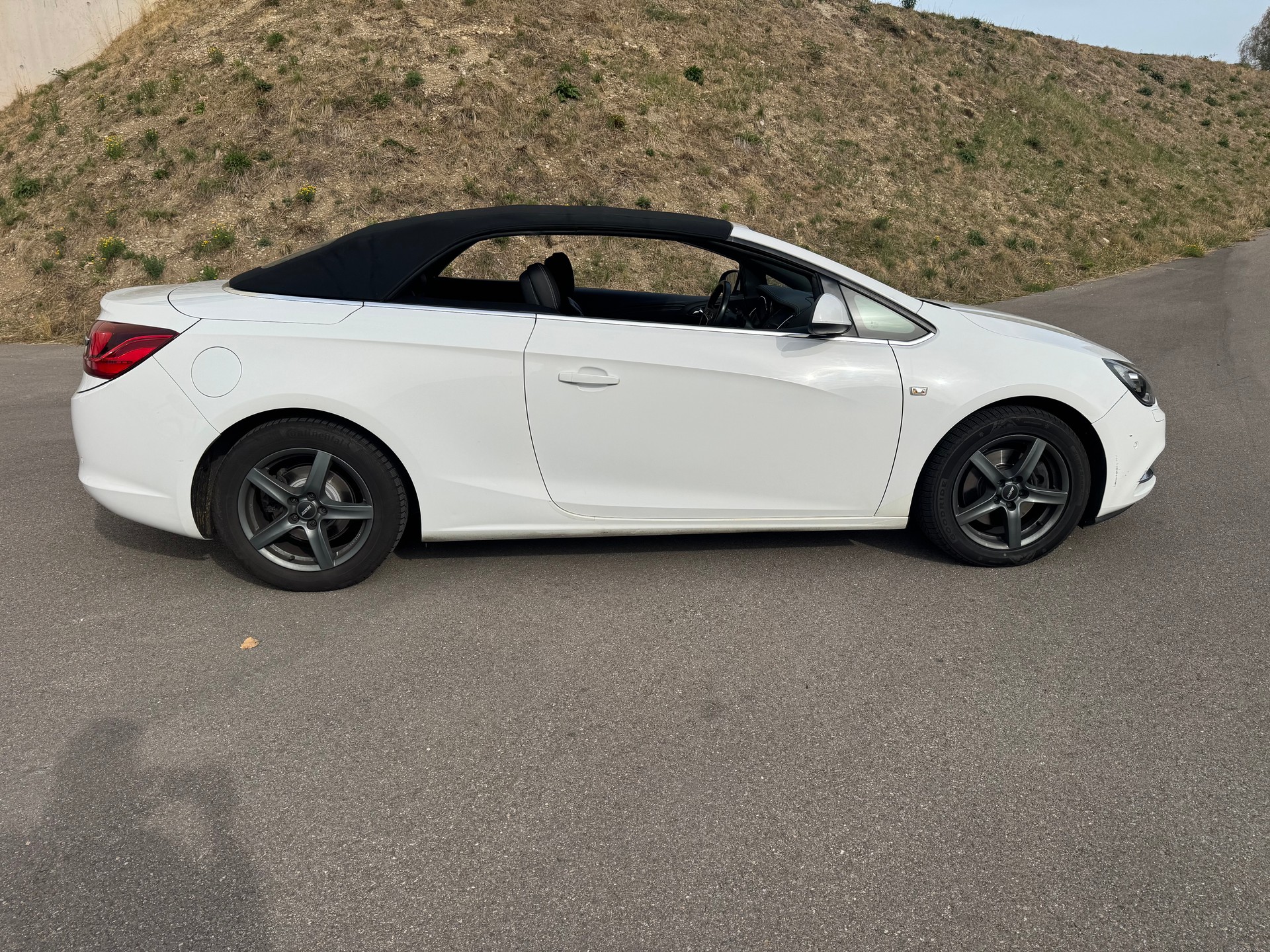 OPEL Cascada 1.6i 16V Automat-image-8