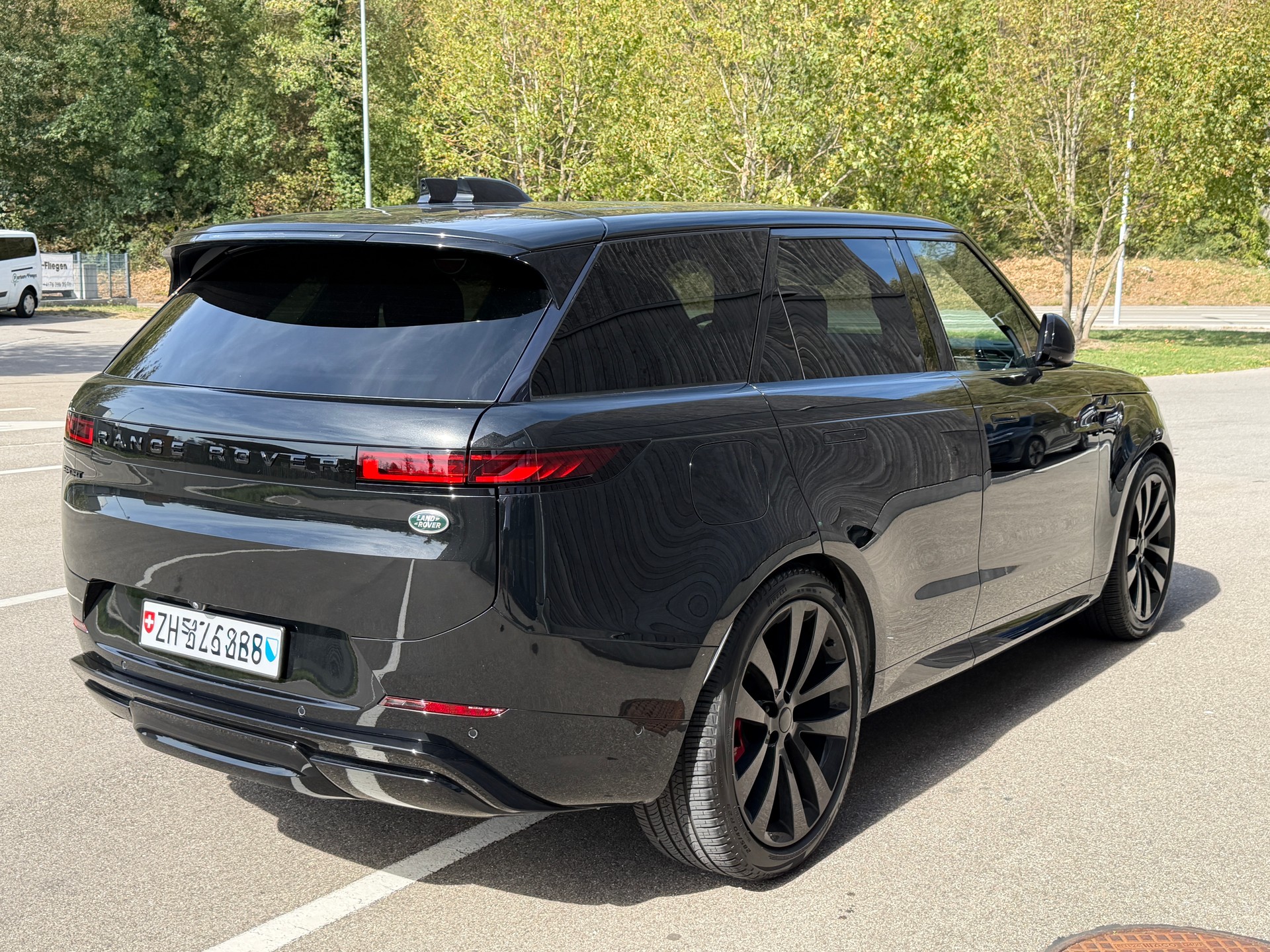 LAND ROVER 3.0 TD6 350 First Edition-image-2