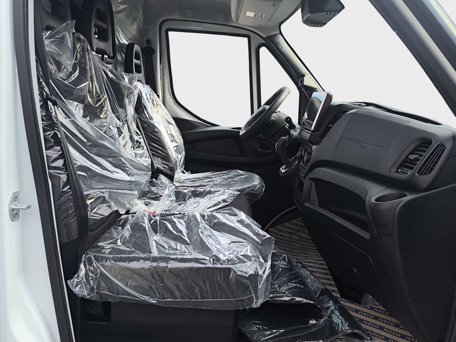 IVECO 35S 16V Hi Matic 8 Gang EXTRA LANG NEUWAGEN-image-9