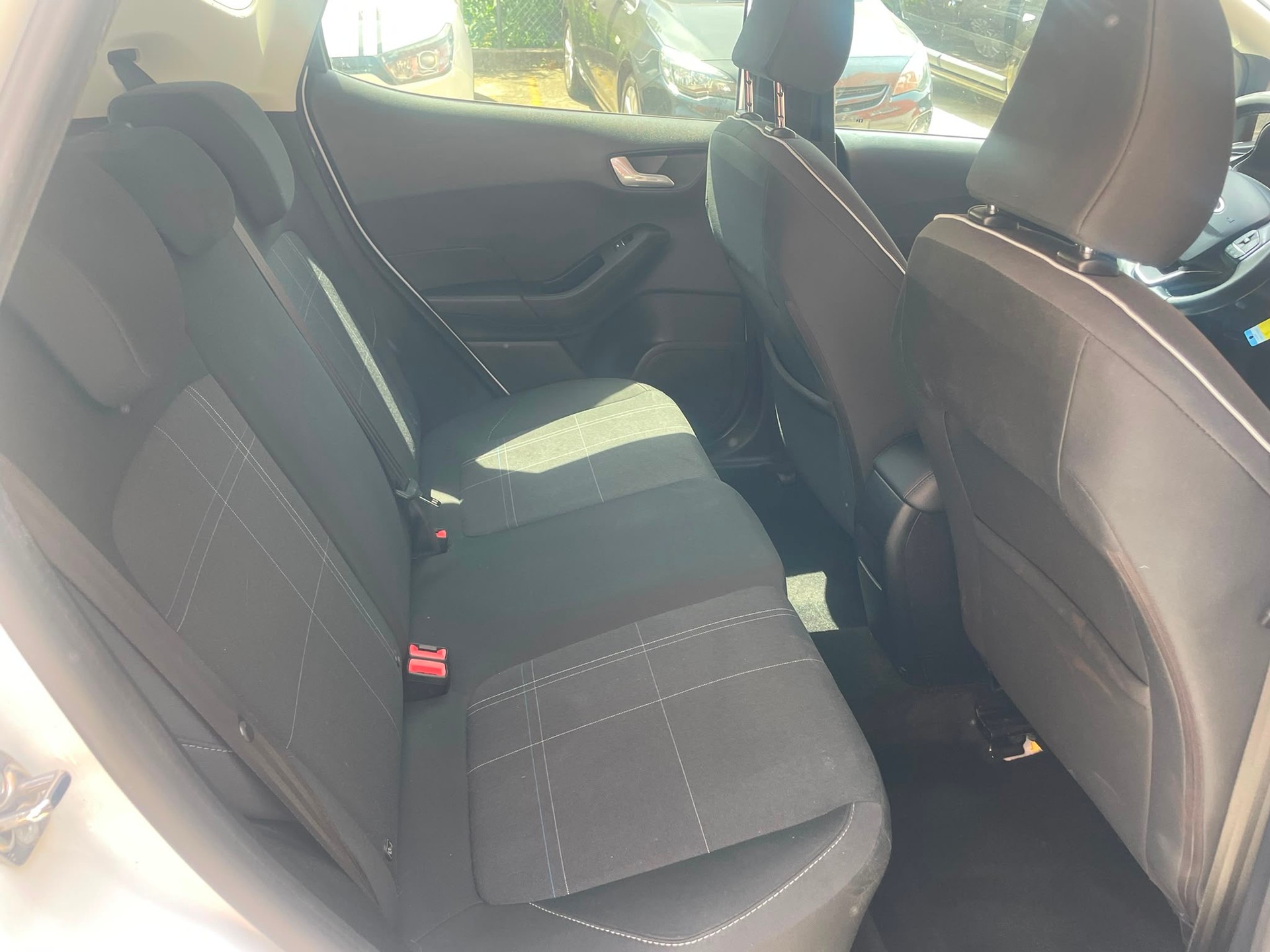 KGM-SsangYong Tivoli 1.6 e-XGi Quartz 2WD-image-6