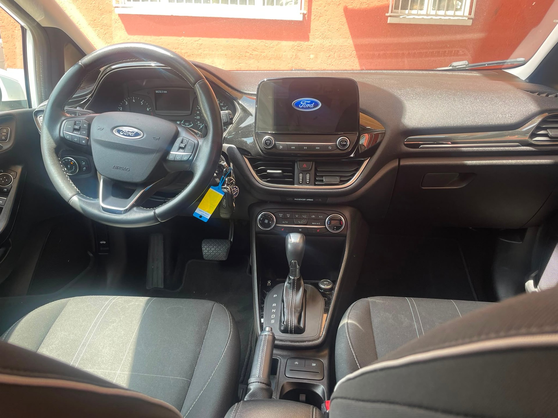 KGM-SsangYong Tivoli 1.6 e-XGi Quartz 2WD-image-2