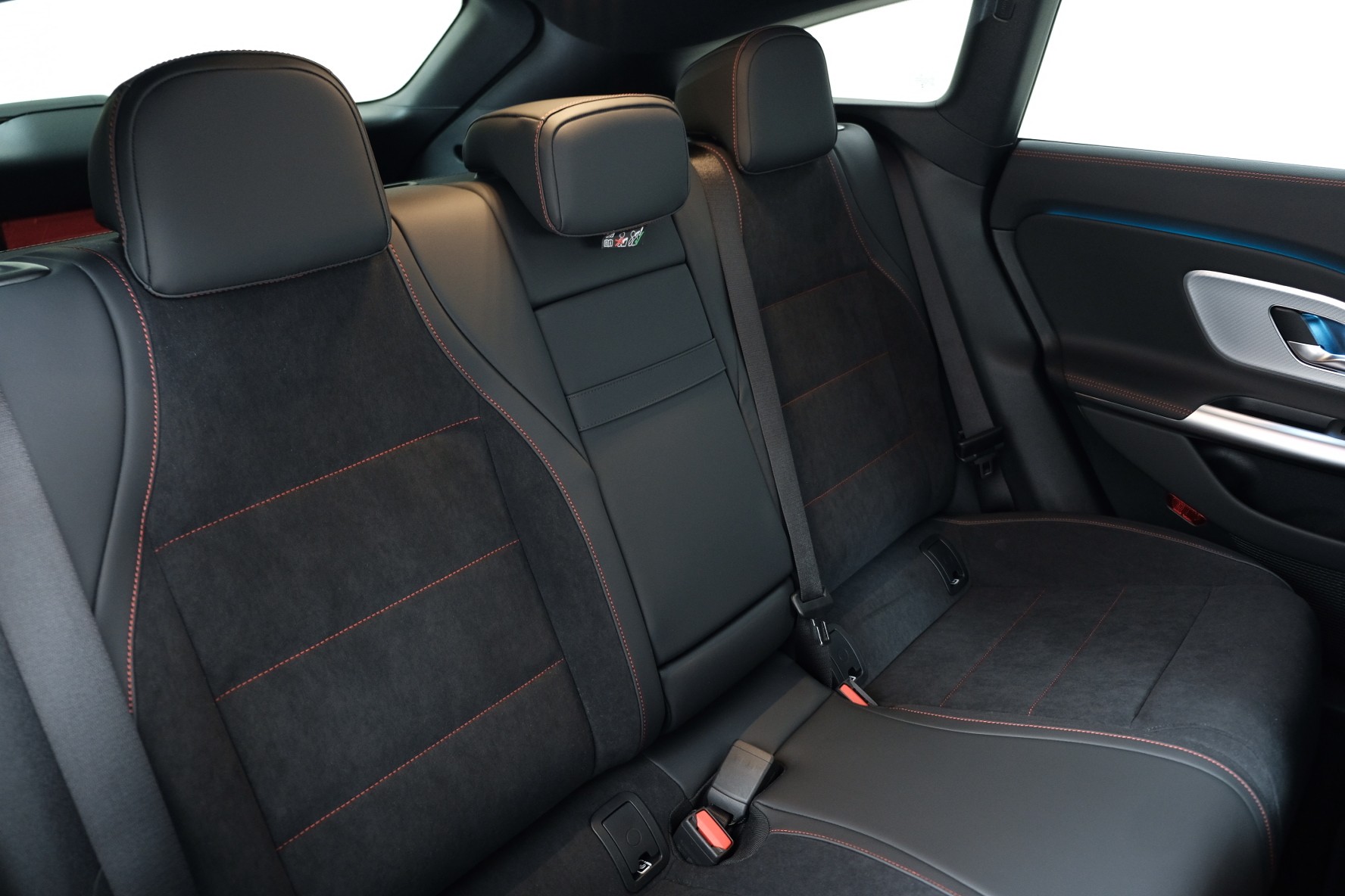 MERCEDES-BENZ CLA 220 AMG Line 4Matic SB X178-image-12