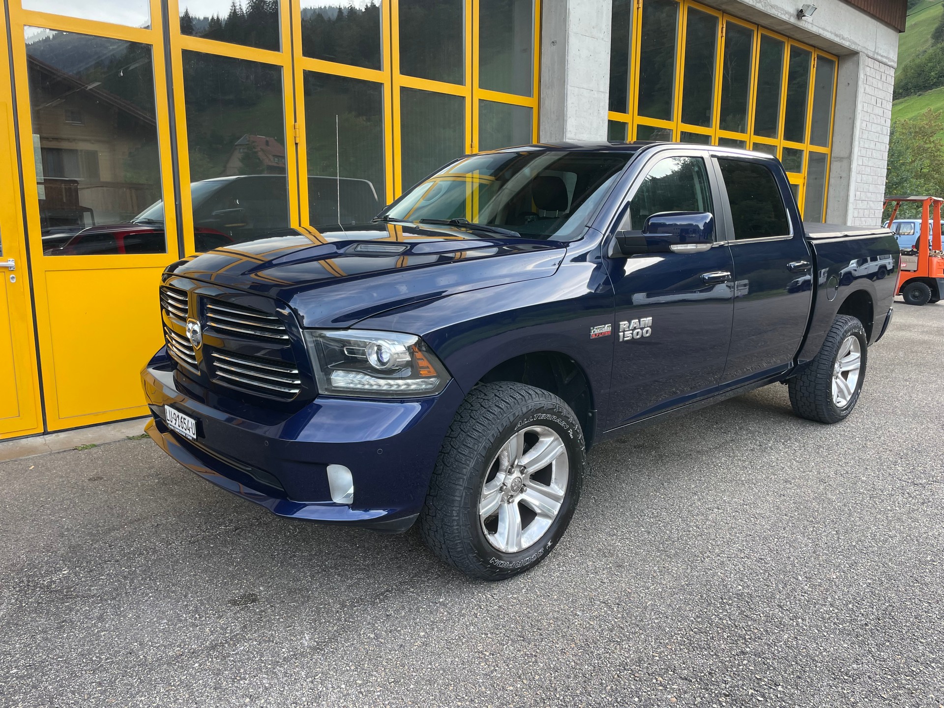 DODGE 1500 5.7 V8 Hemi 4x4-image-1