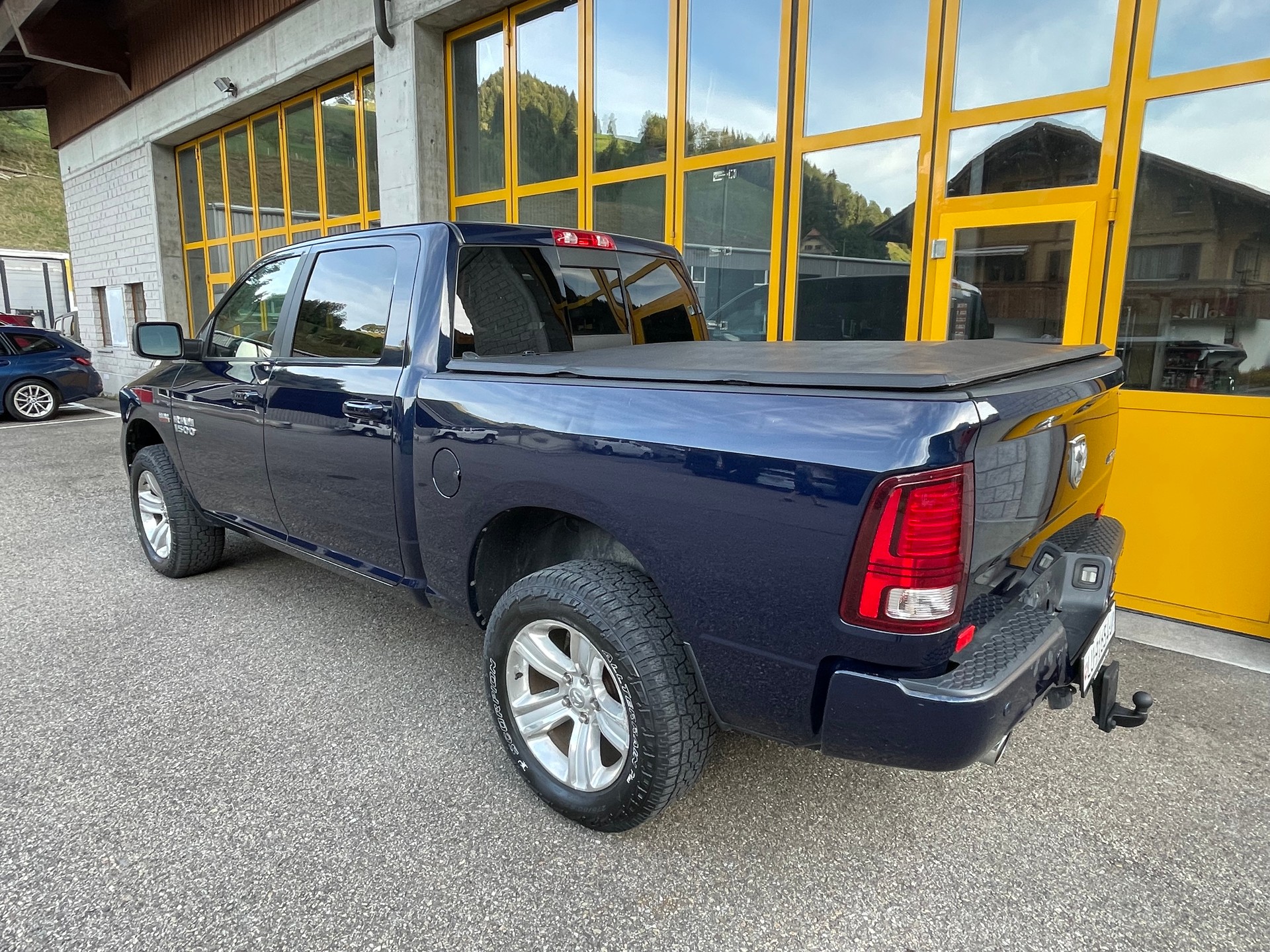 DODGE 1500 5.7 V8 Hemi 4x4-image-3
