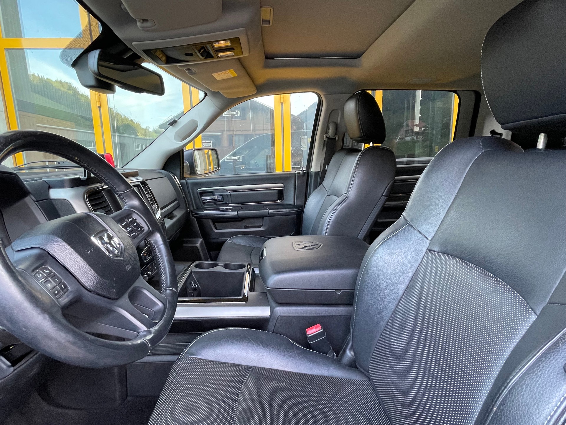 DODGE 1500 5.7 V8 Hemi 4x4-image-11