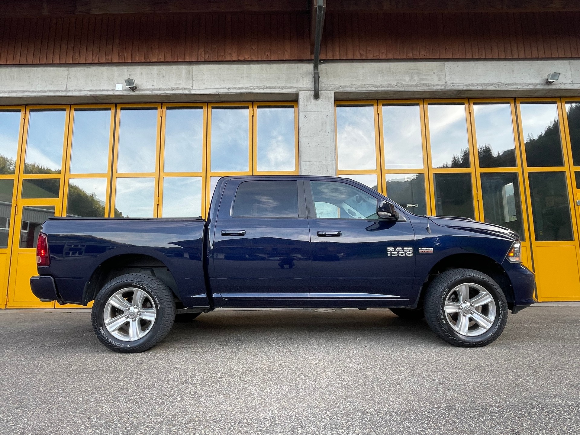 DODGE 1500 5.7 V8 Hemi 4x4-image-5