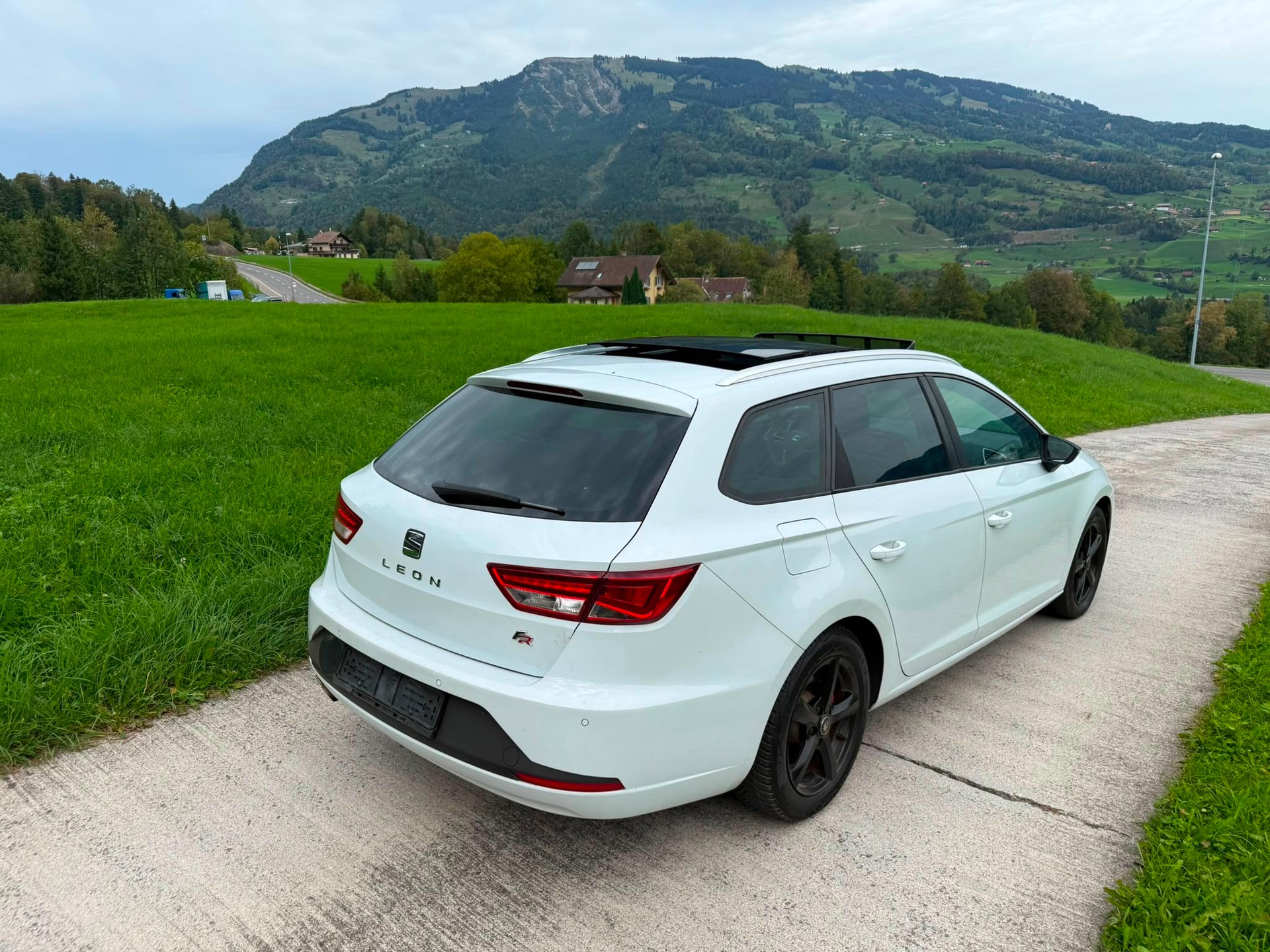 SEAT Leon ST 1.8 TSI FR DSG-image-4