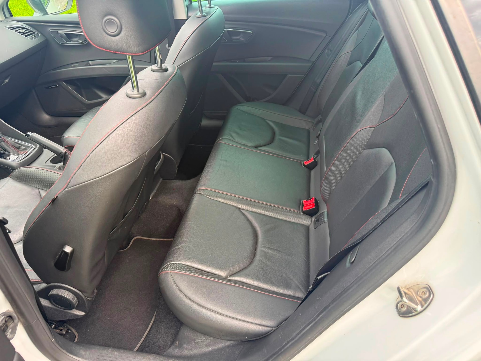 SEAT Leon ST 1.8 TSI FR DSG-image-8