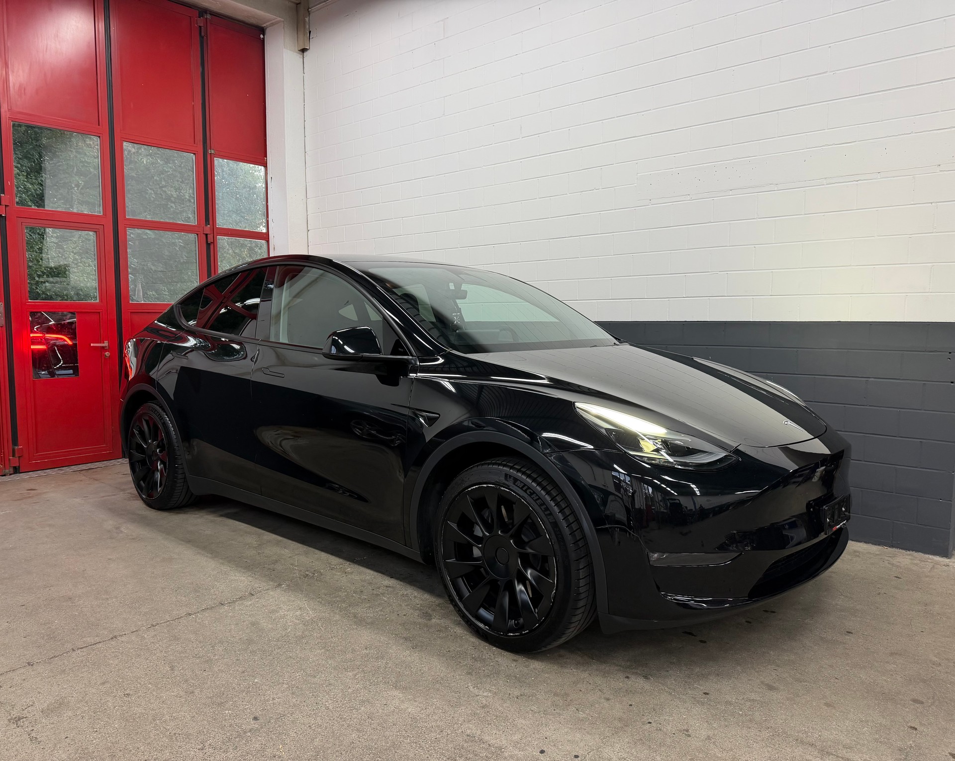 TESLA Model Y Long Range //NEU AB MFK!-image-0