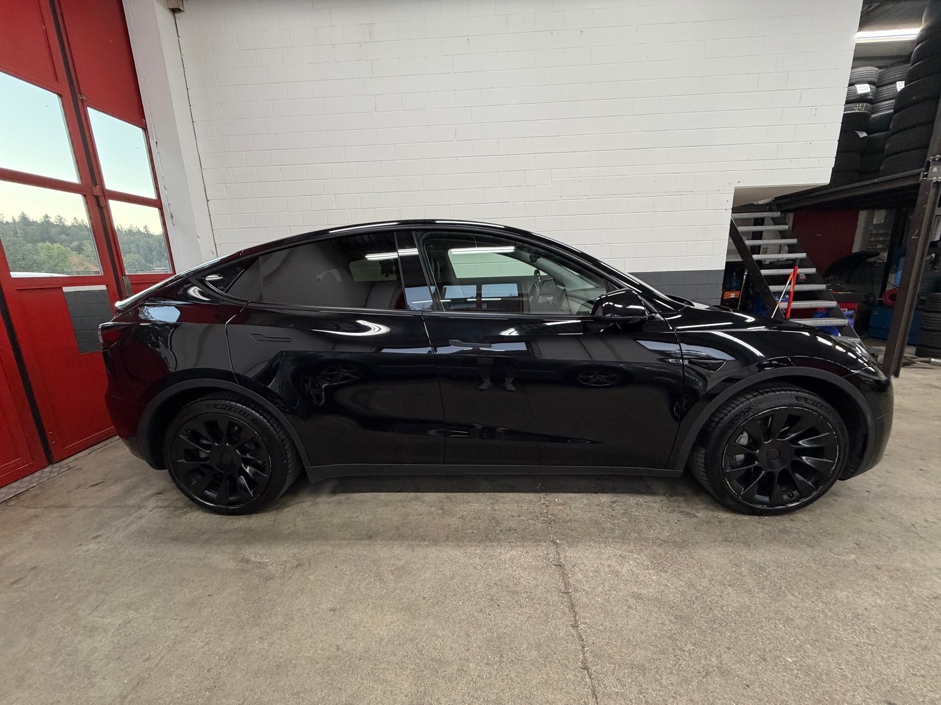 TESLA Model Y Long Range //NEU AB MFK!-image-3