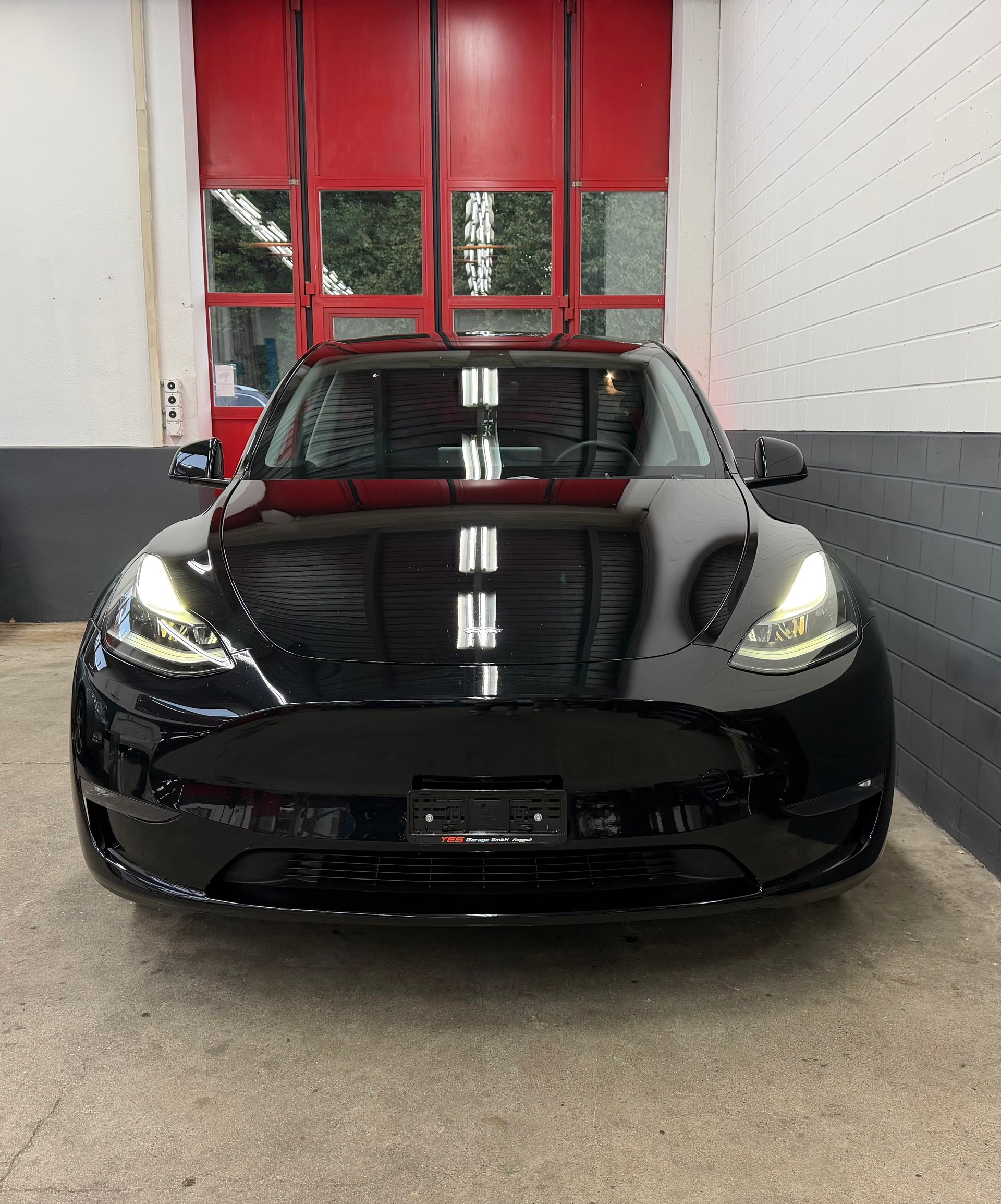 TESLA Model Y Long Range //NEU AB MFK!-image-1