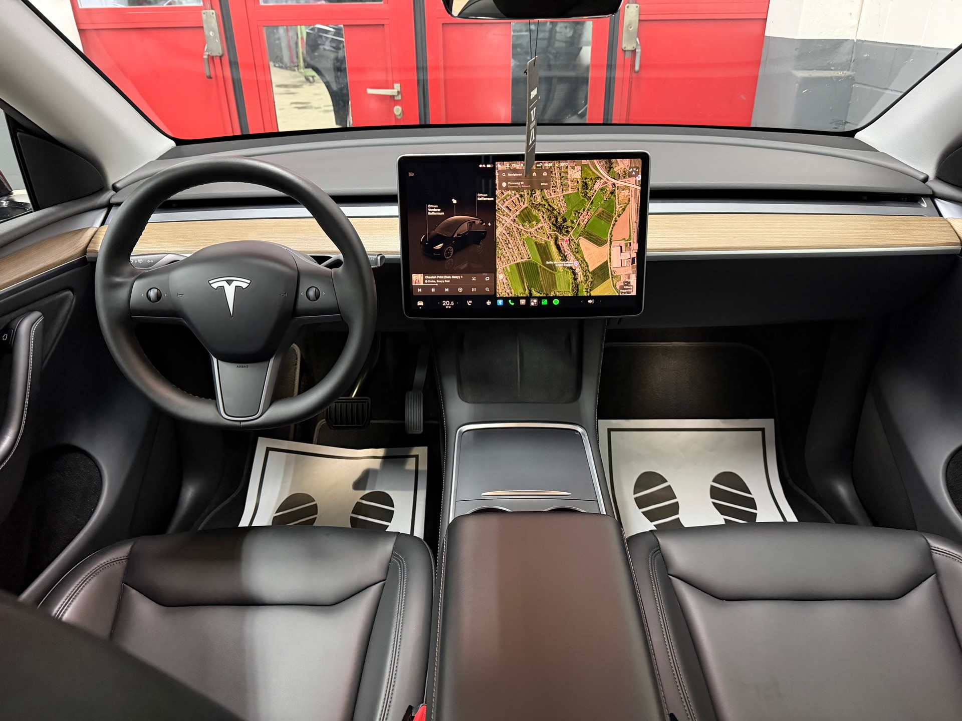 TESLA Model Y Long Range //NEU AB MFK!-image-11