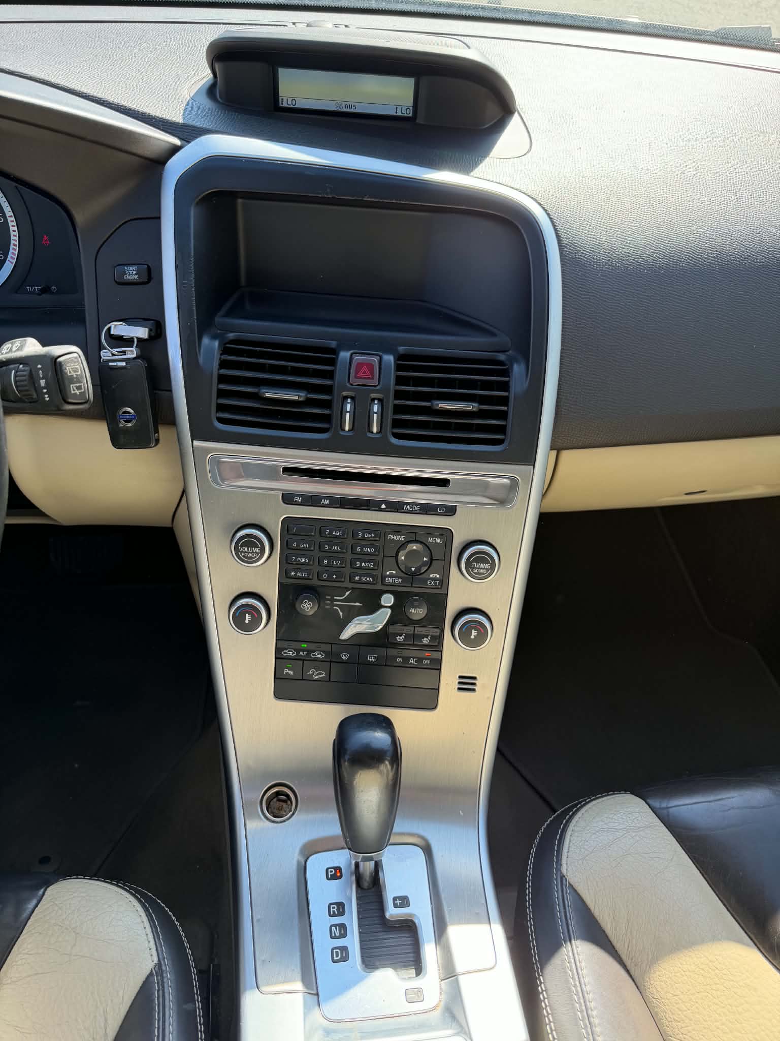 VOLVO XC60 2.4D AWD Momentum Geartronic-image-2