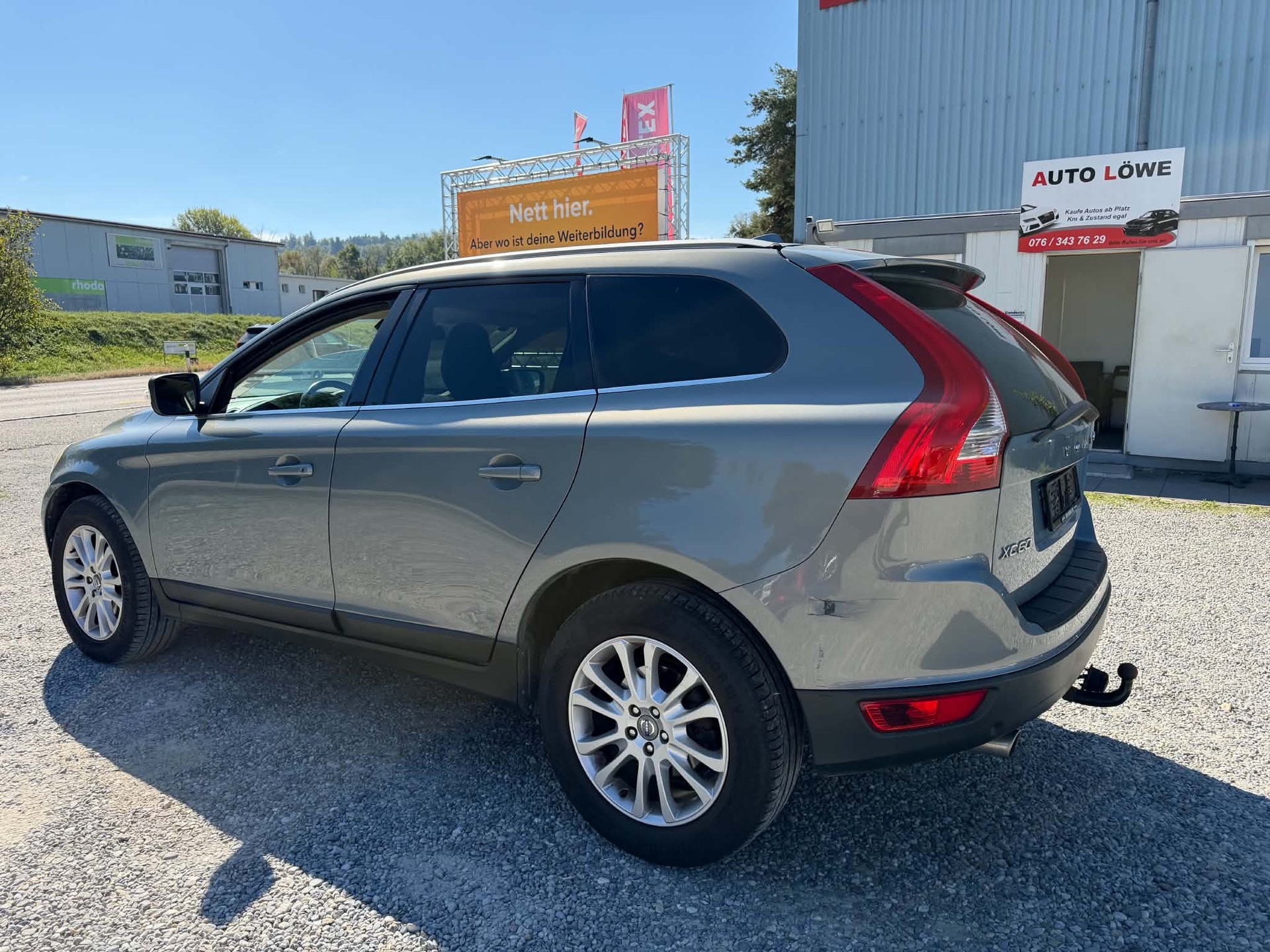VOLVO XC60 2.4D AWD Momentum Geartronic-image-5