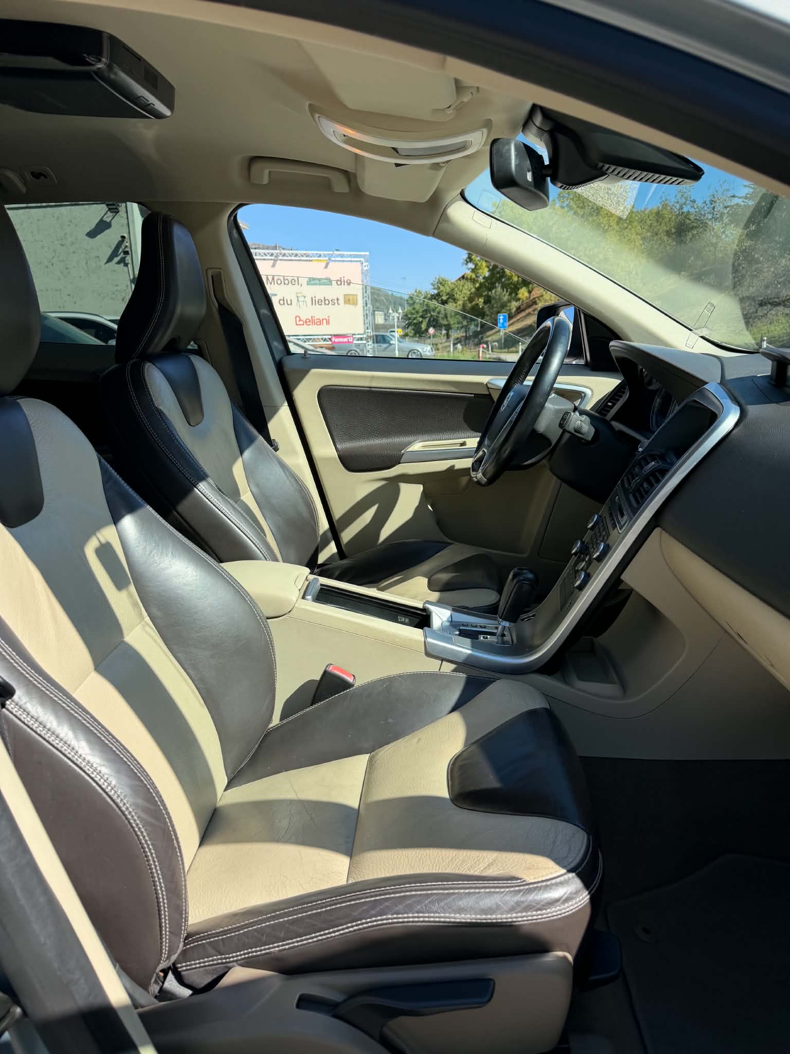 VOLVO XC60 2.4D AWD Momentum Geartronic-image-8