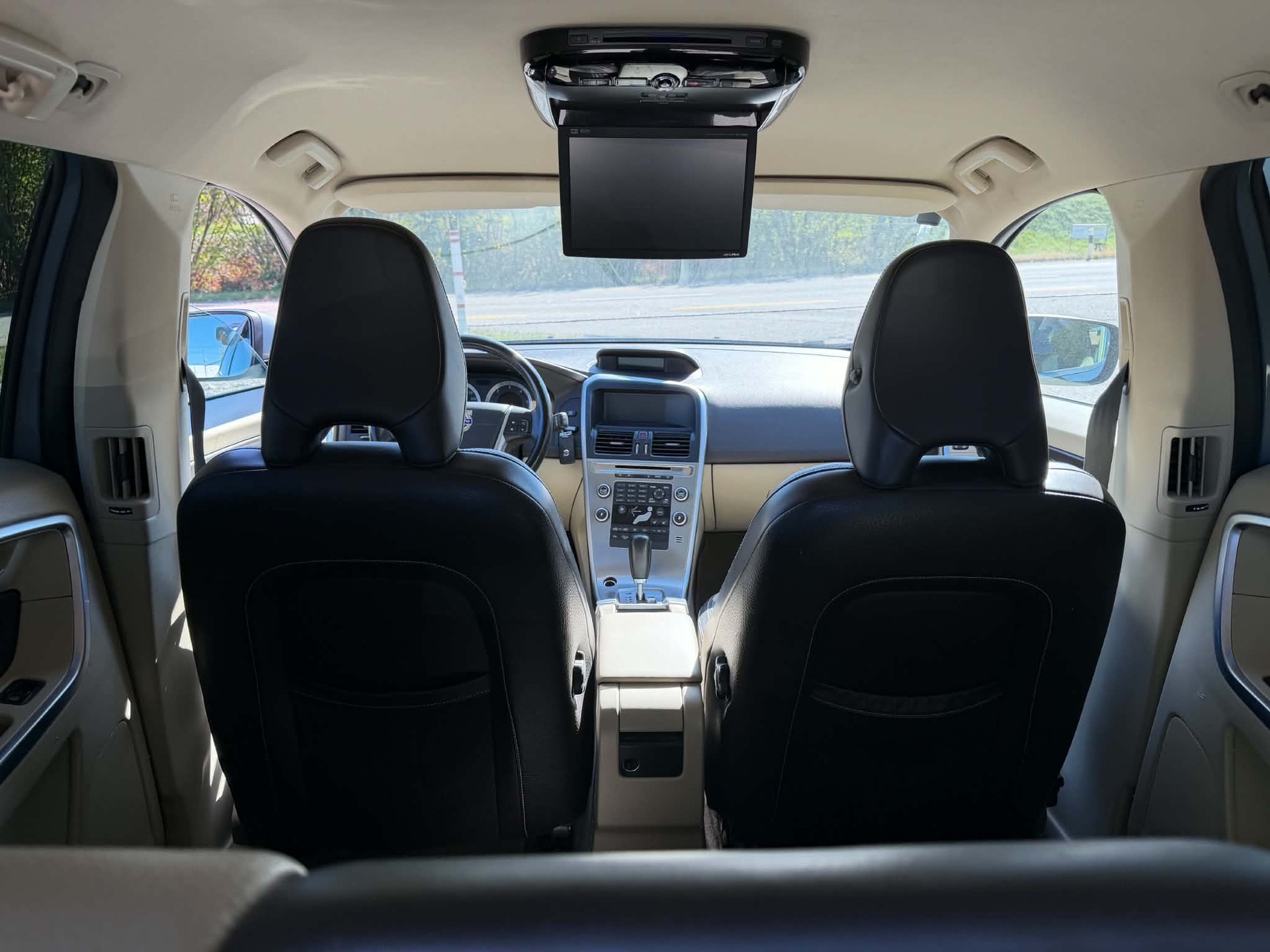 VOLVO XC60 2.4D AWD Momentum Geartronic-image-9