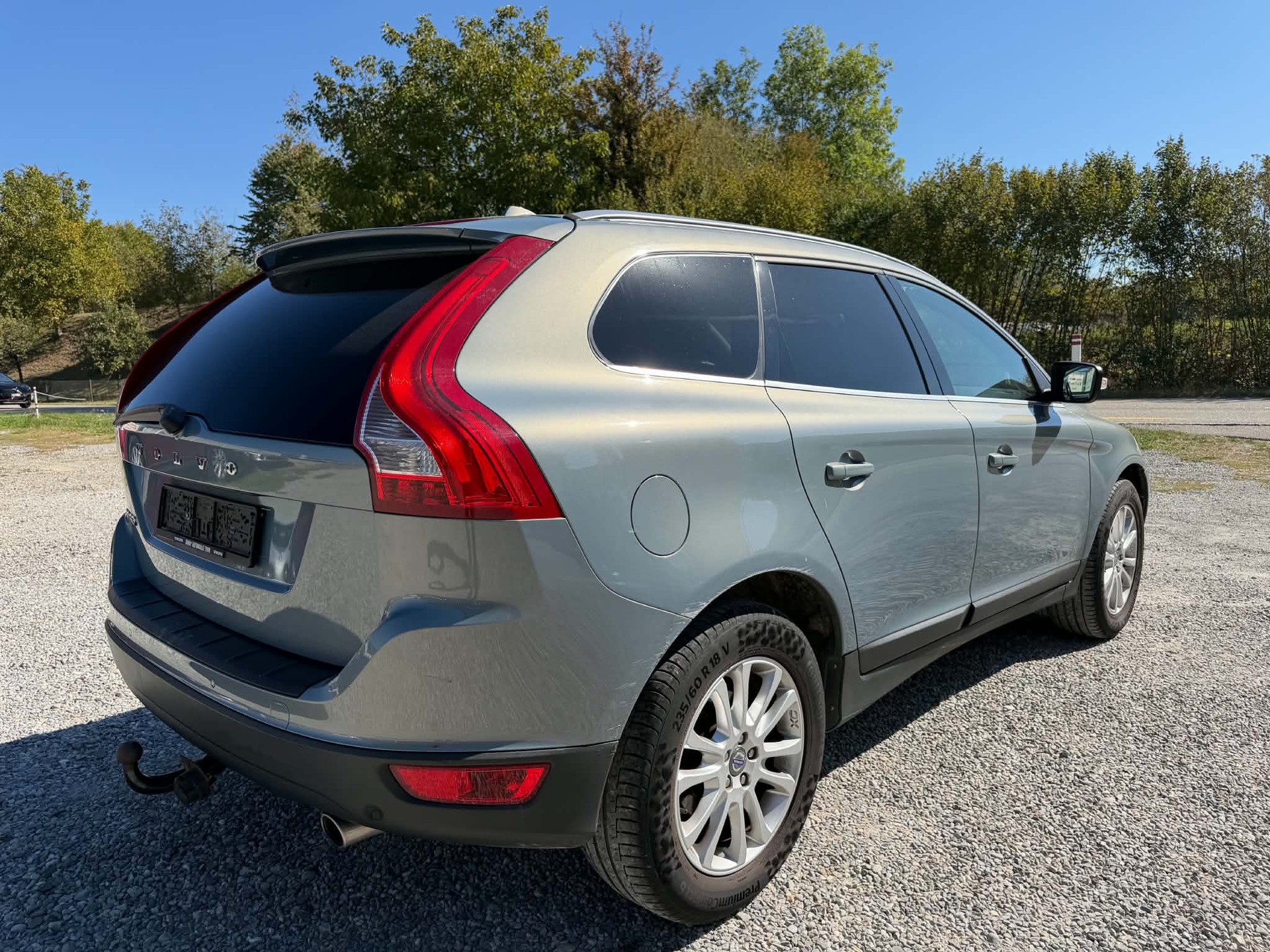VOLVO XC60 2.4D AWD Momentum Geartronic-image-4