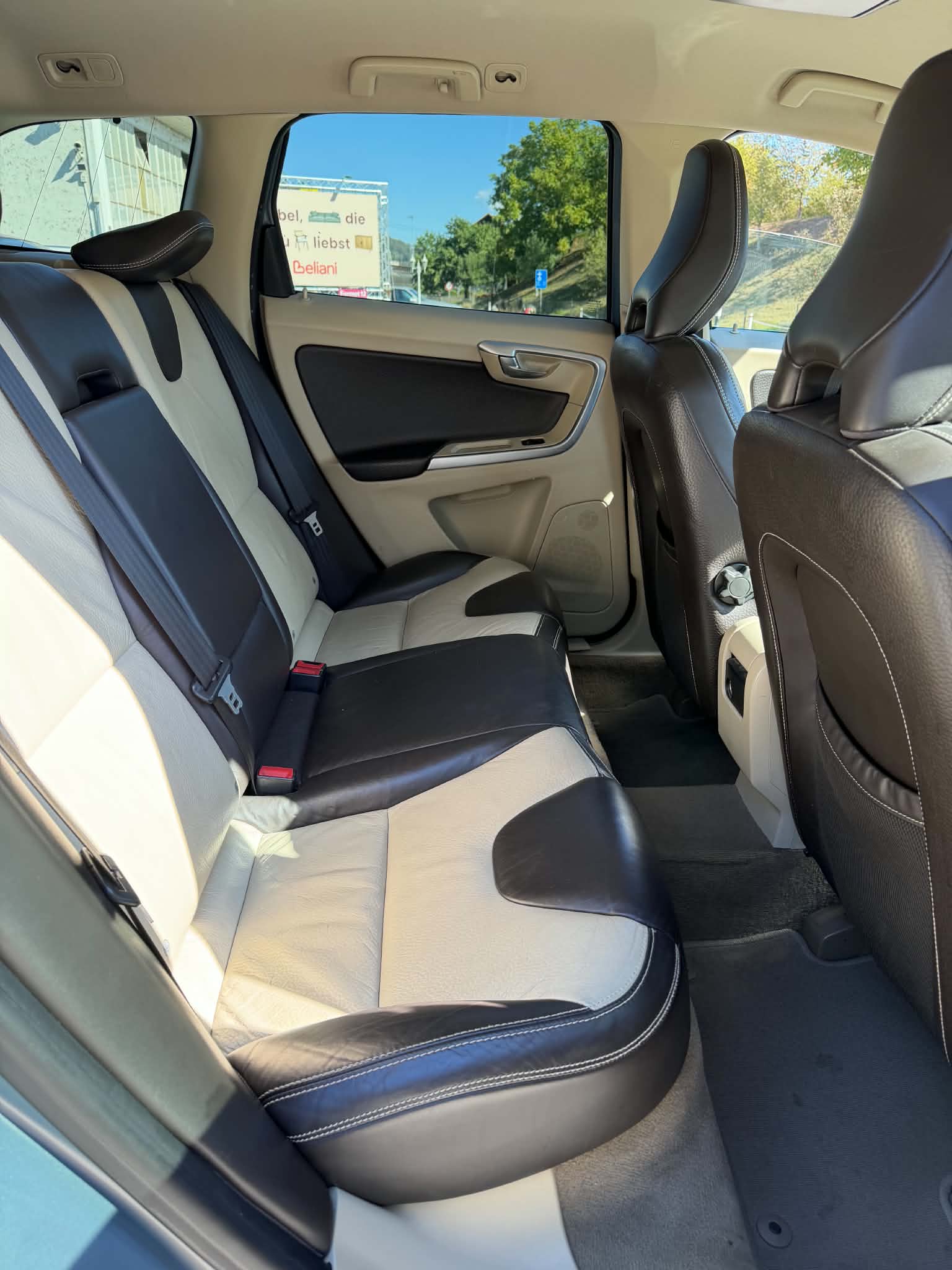 VOLVO XC60 2.4D AWD Momentum Geartronic-image-10