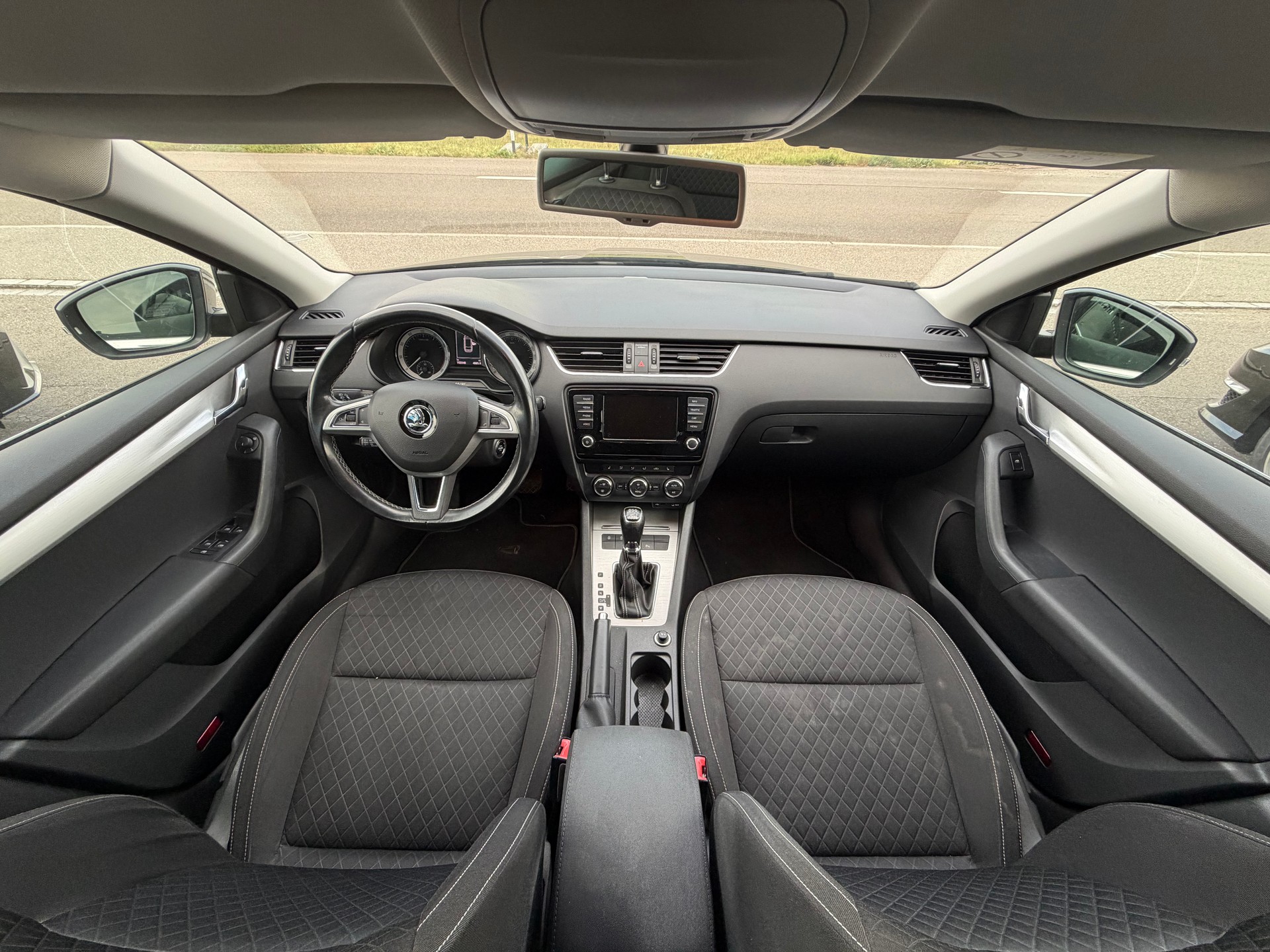 SKODA Octavia Combi 1.4 TSI Swiss Edition DSG-image-8