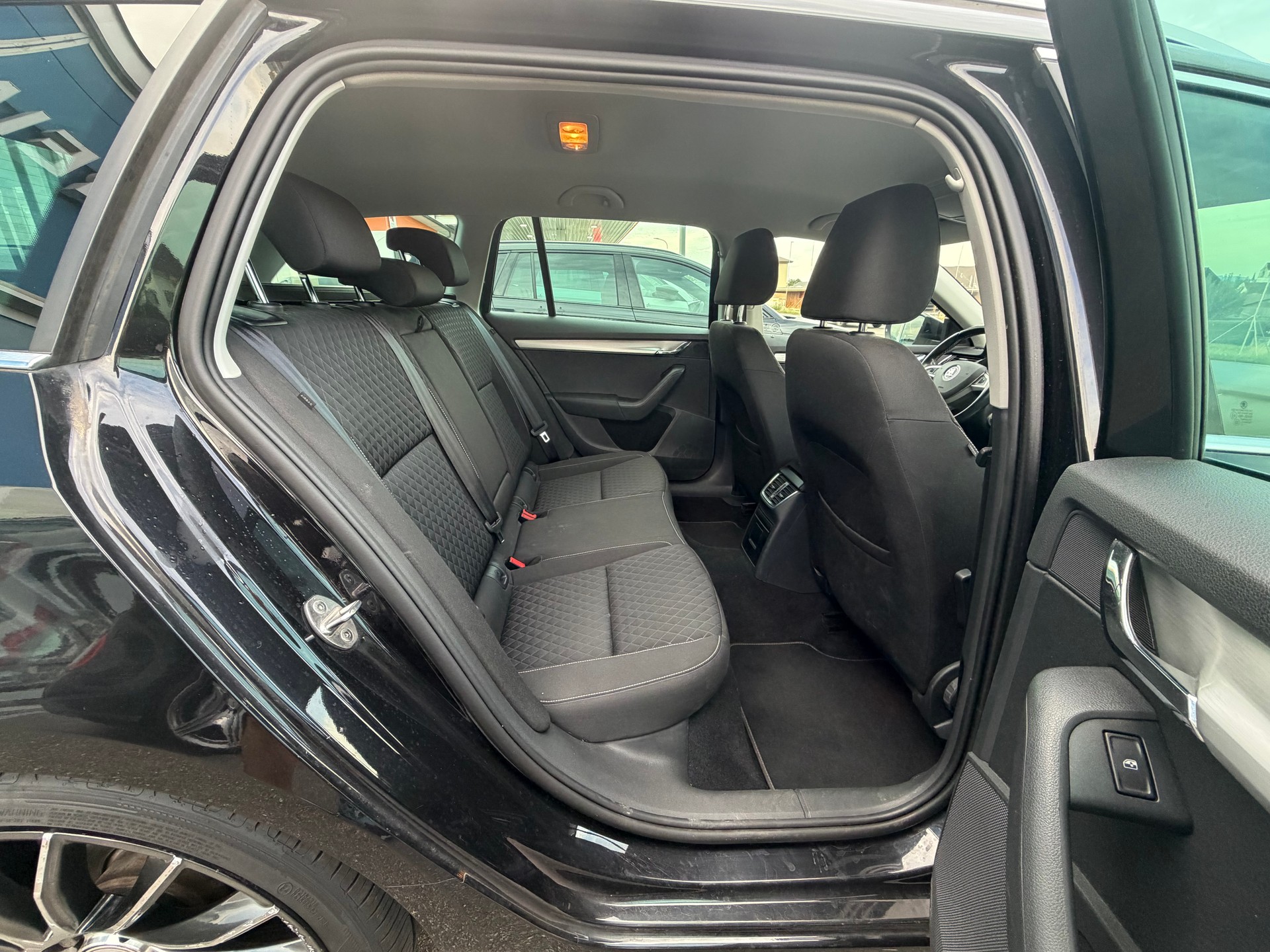 SKODA Octavia Combi 1.4 TSI Swiss Edition DSG-image-7
