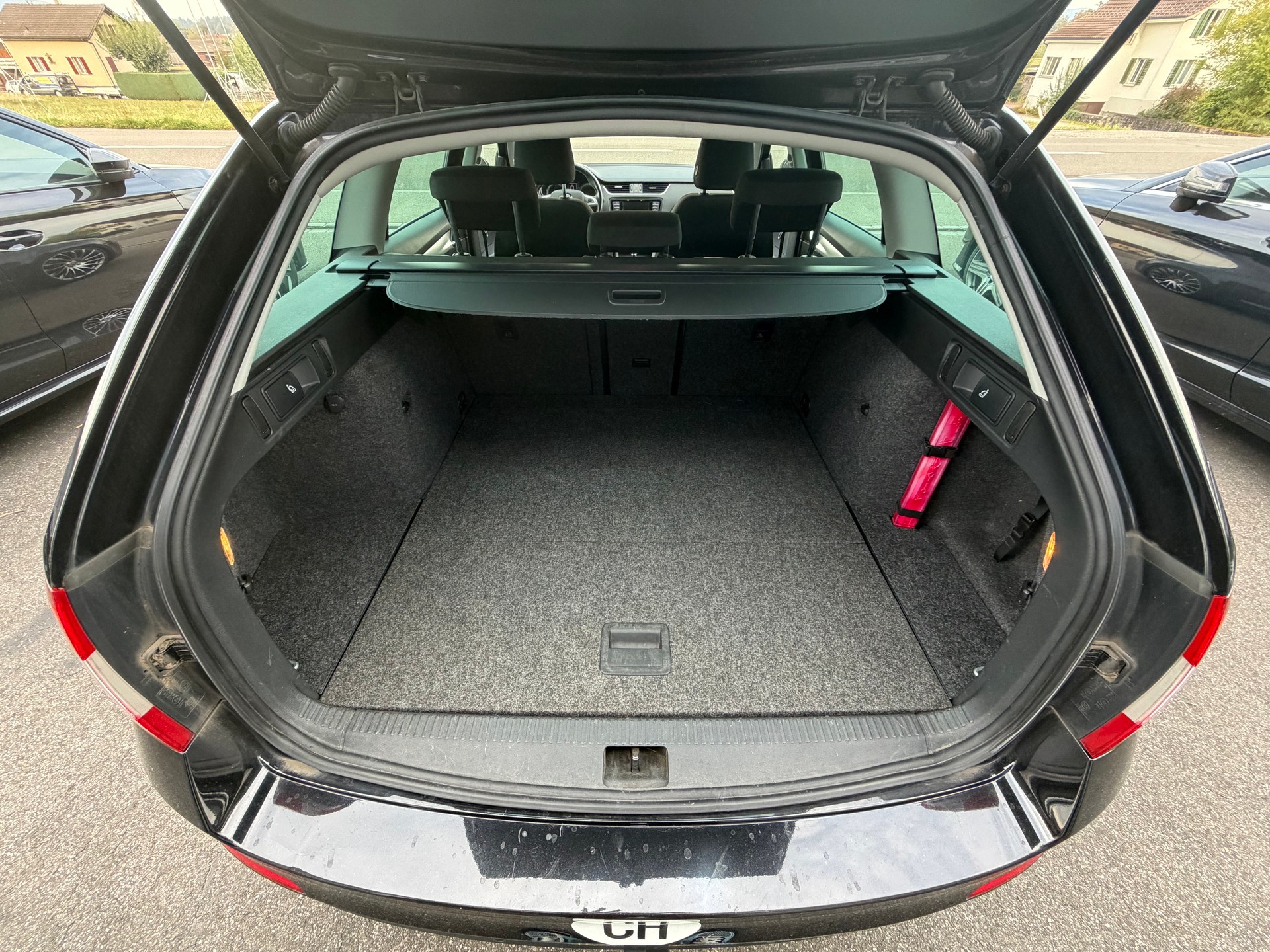SKODA Octavia Combi 1.4 TSI Swiss Edition DSG-image-9