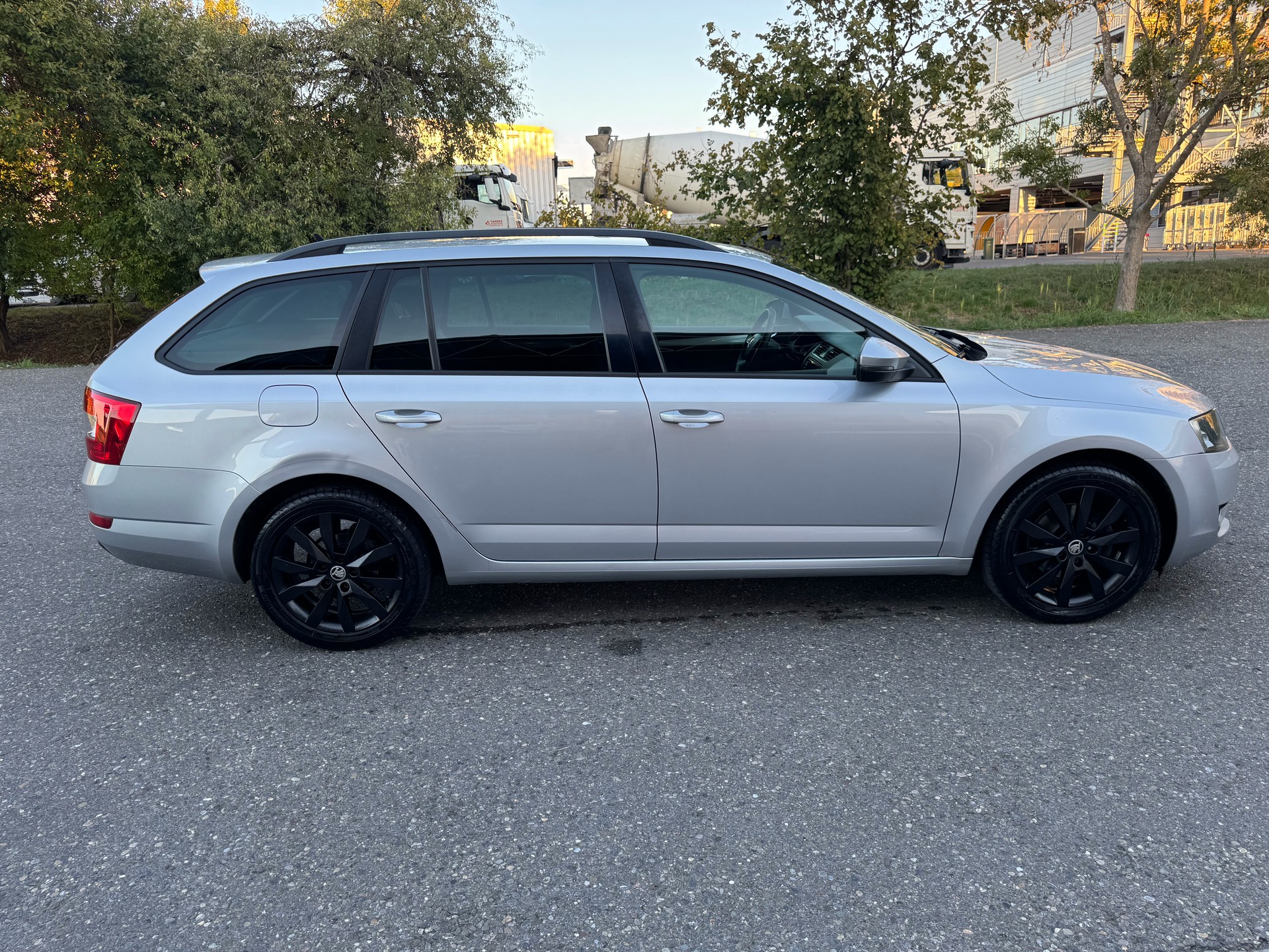 SKODA Octavia Combi 1.6 TDI Ambition DSG-image-8