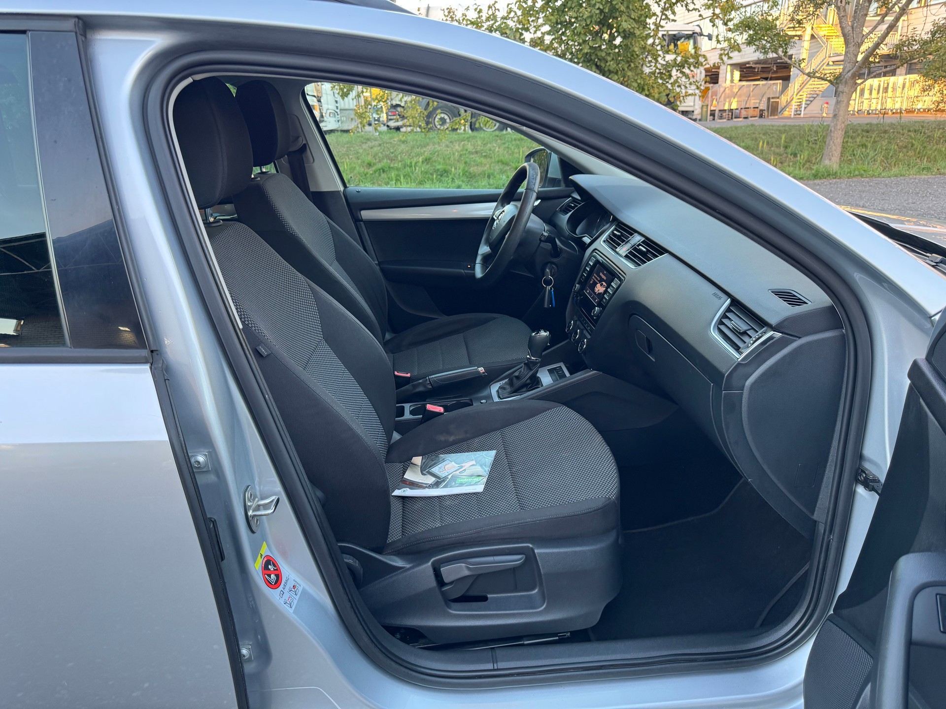 SKODA Octavia Combi 1.6 TDI Ambition DSG-image-9