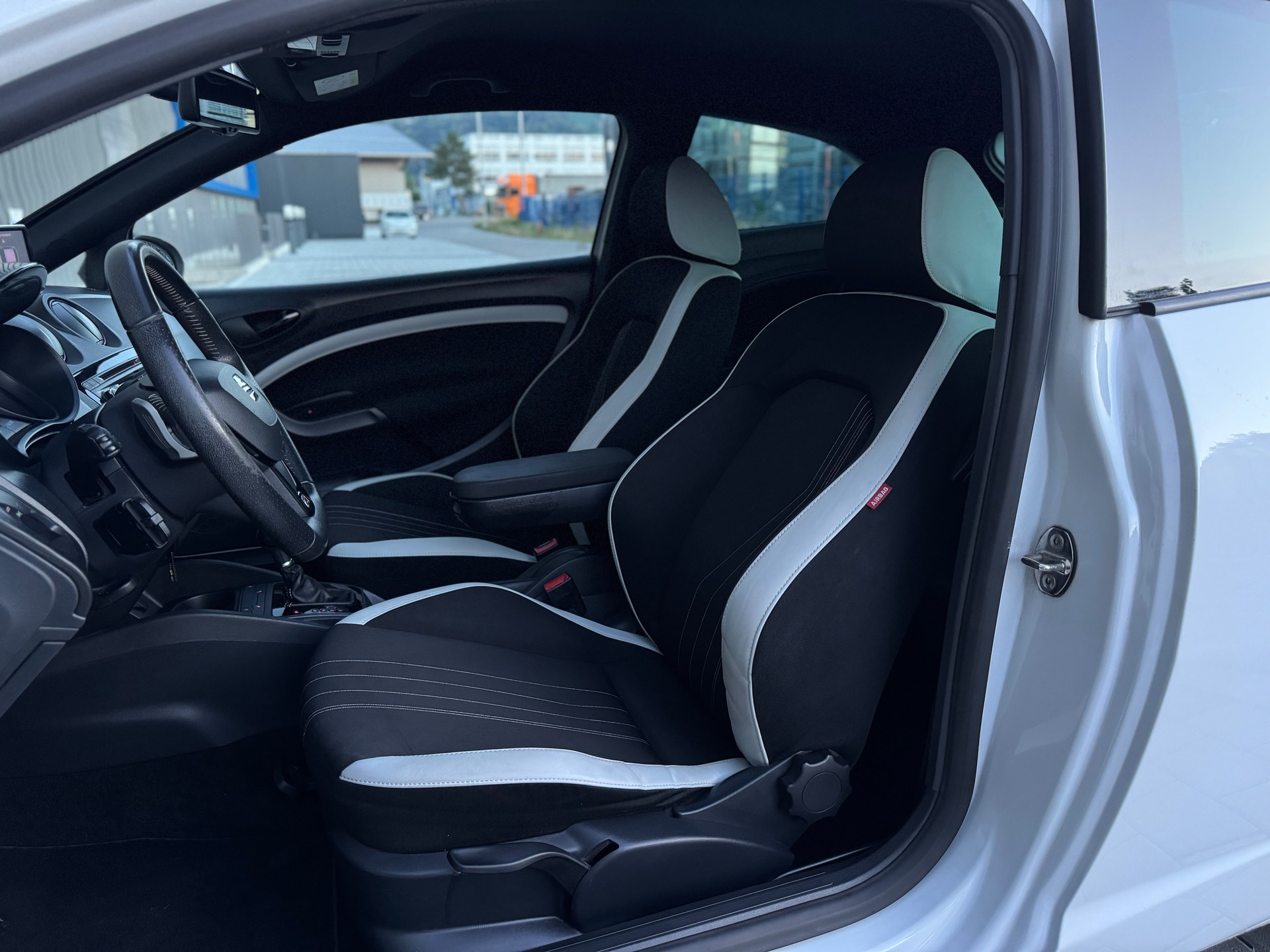SEAT Ibiza FR 1.4 TSI Cupra DSG-image-11
