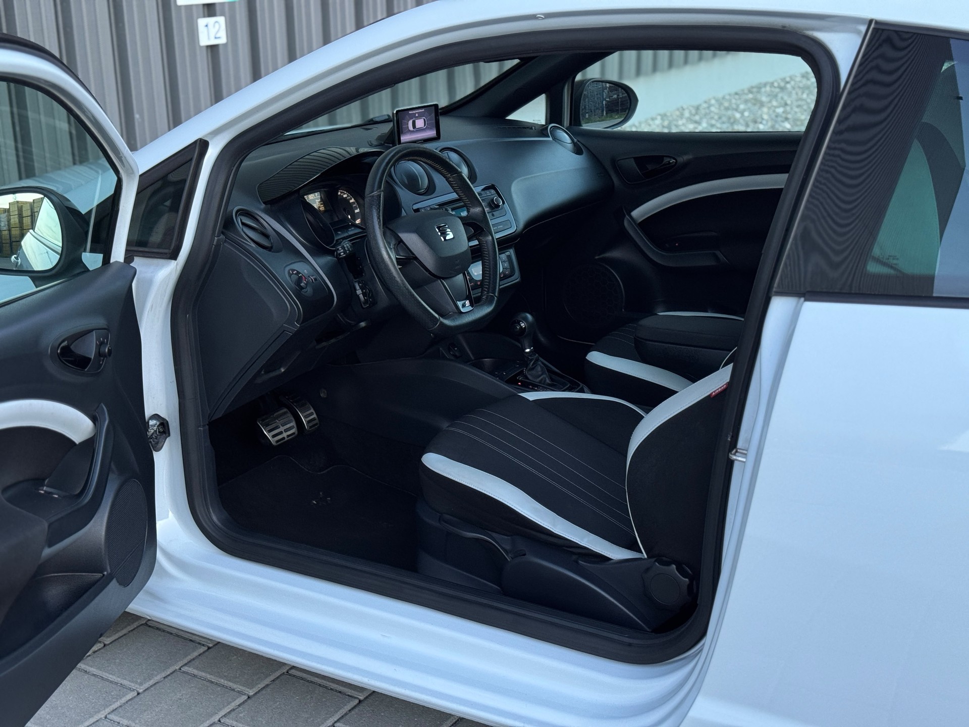 SEAT Ibiza FR 1.4 TSI Cupra DSG-image-12