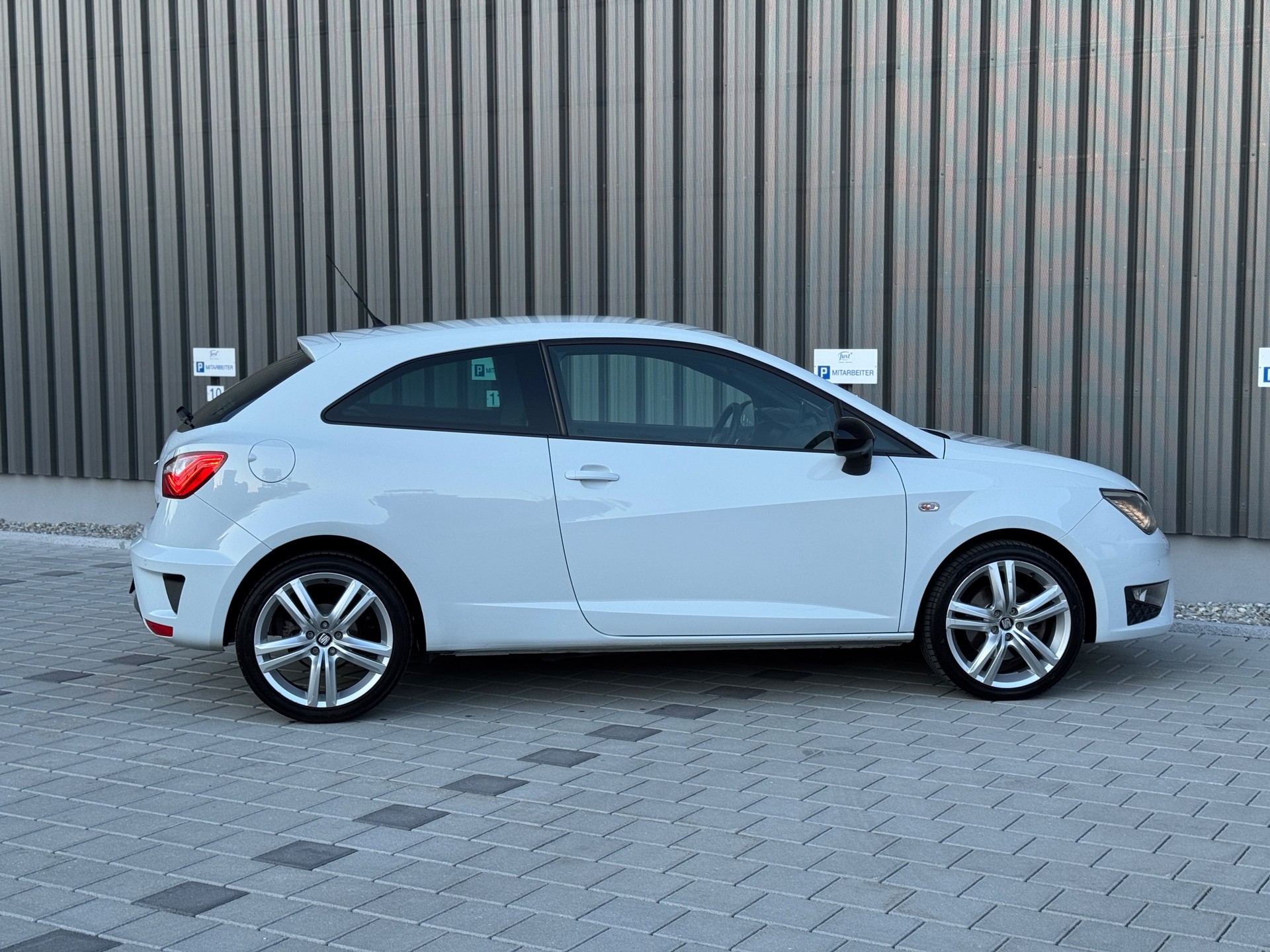 SEAT Ibiza FR 1.4 TSI Cupra DSG-image-8