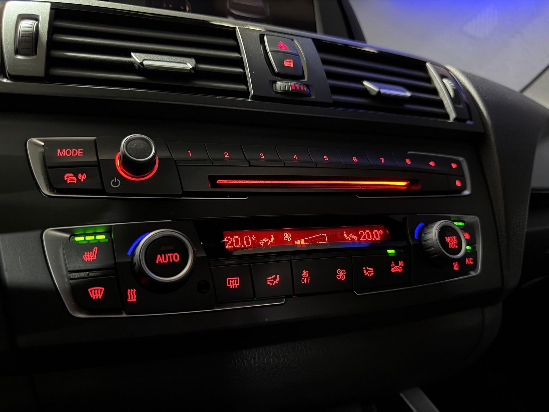 BMW 116i Sport Line Steptronic-image-11
