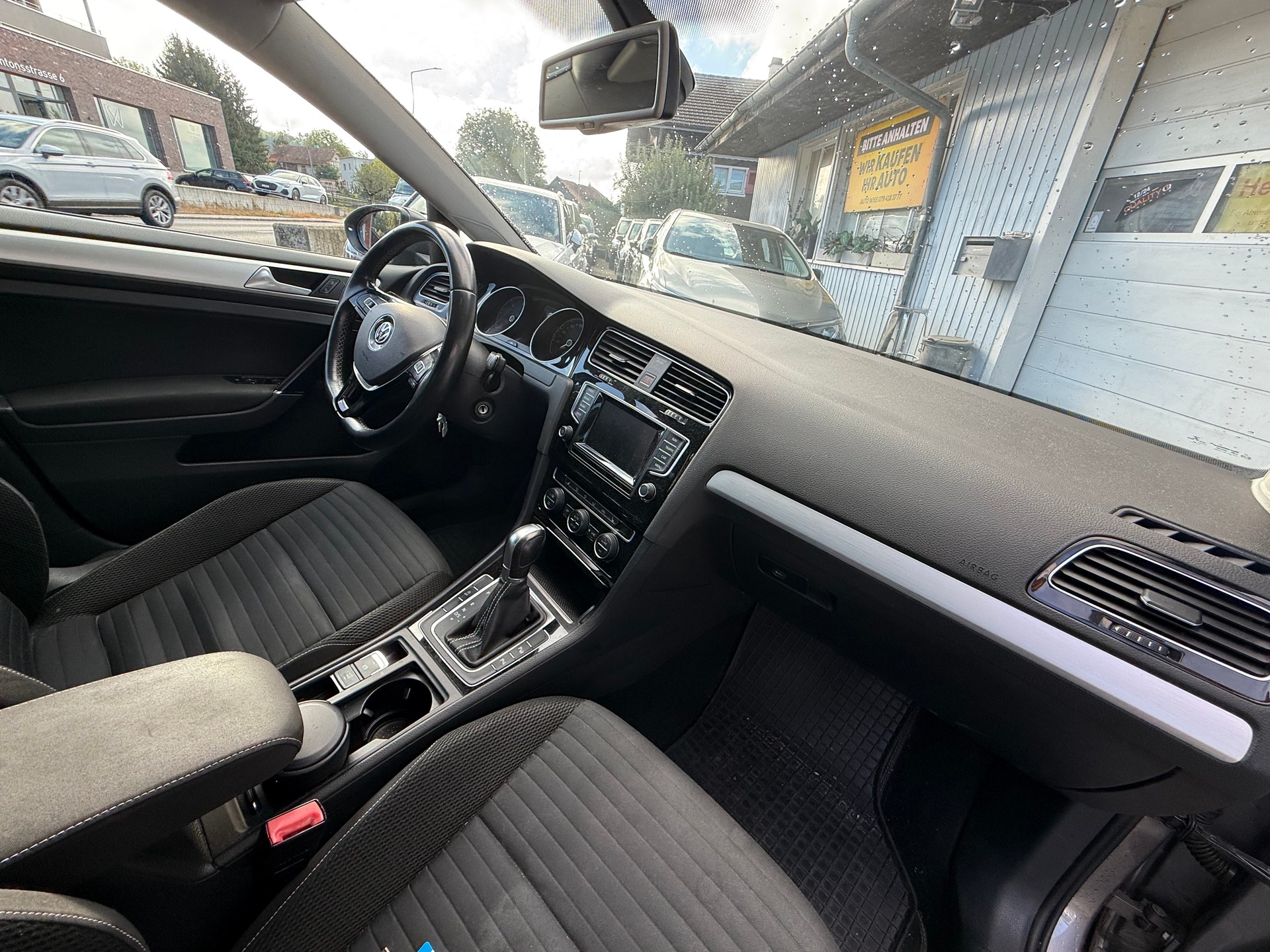 VW Golf Variant 1.6 TDI BMT Comfortline DSG-image-9