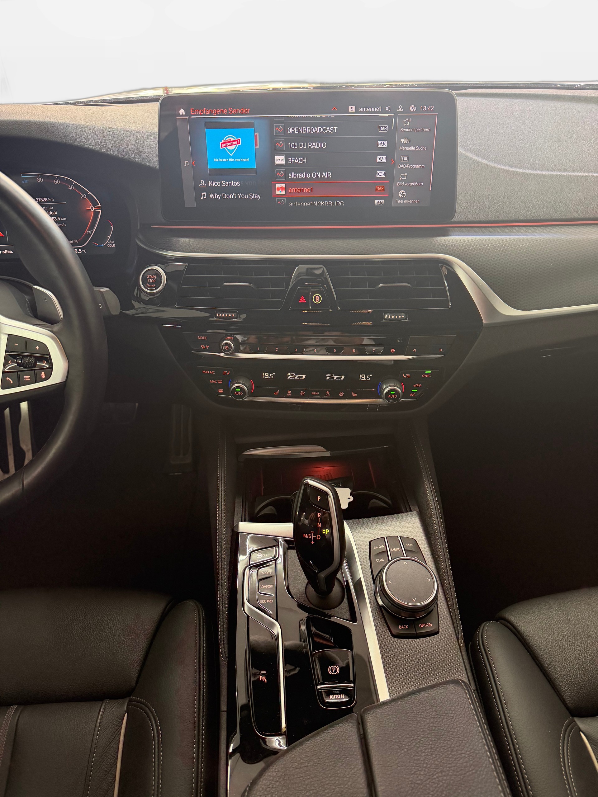 BMW 520d xDrive 48V Touring Pure M Sport Edition-image-7