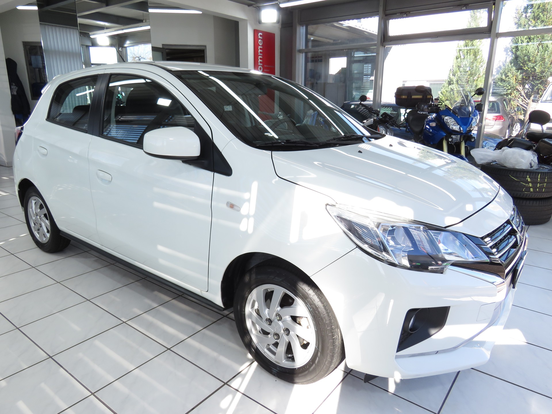MITSUBISHI Space Star 1.2 CVT Value Automat-image-2