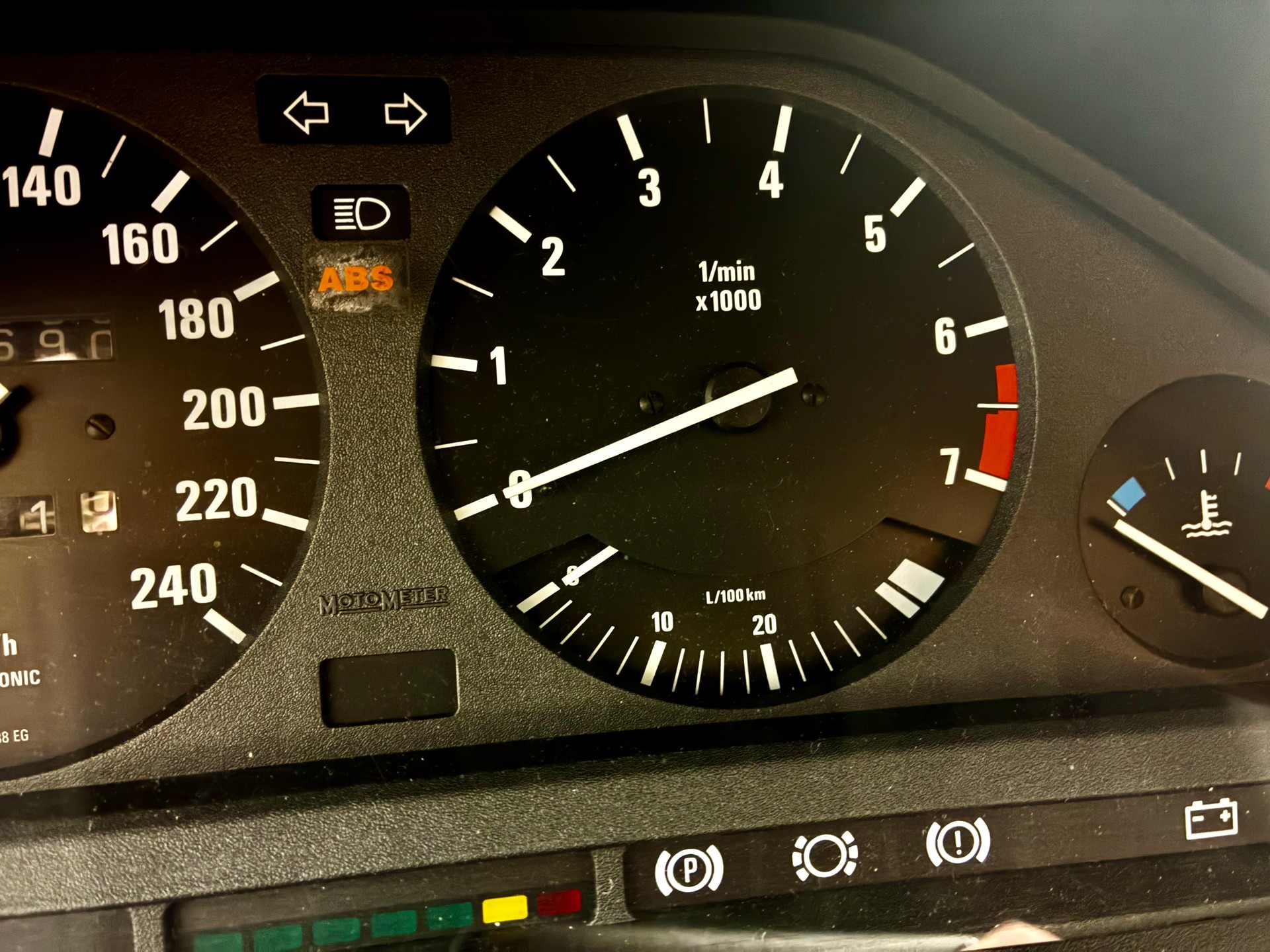 BMW 325-image-4