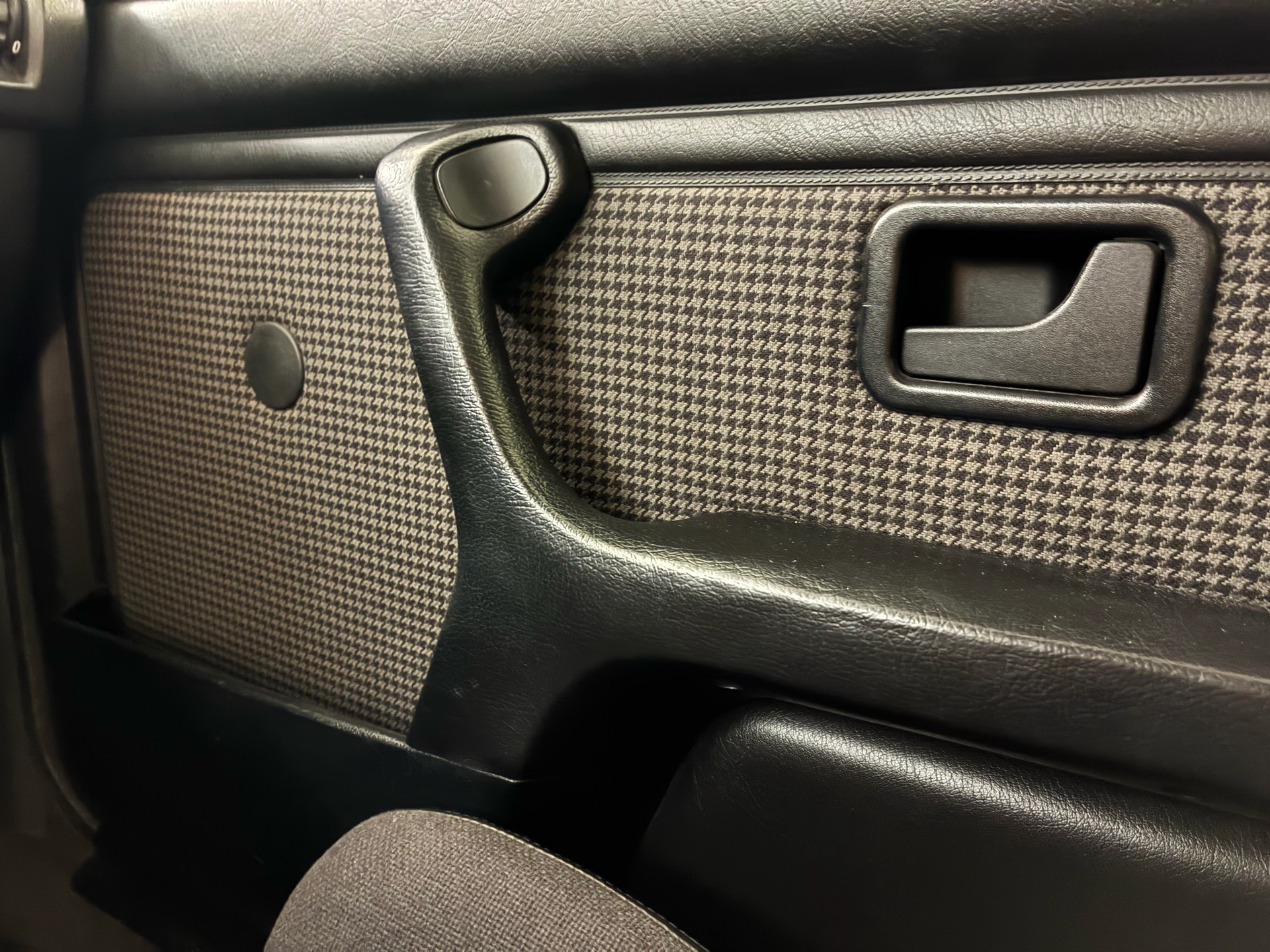 BMW 325-image-10