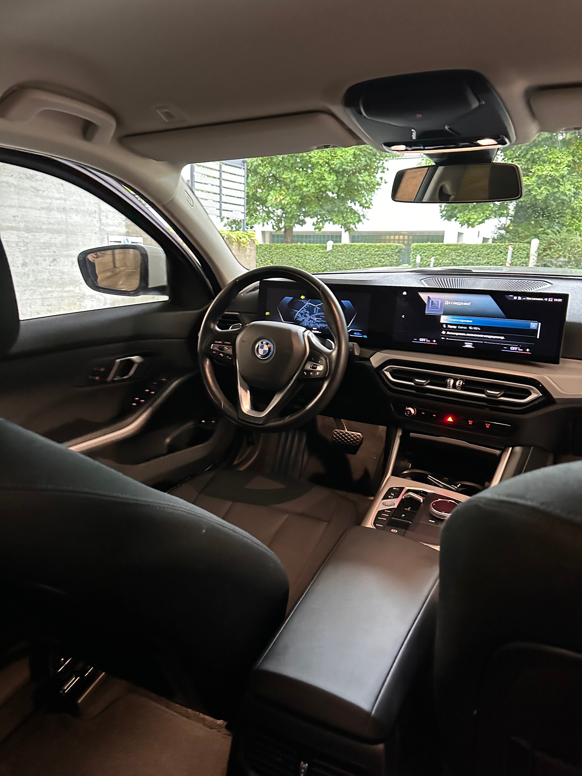 BMW 330e x DriveTouring Steptronic-image-7