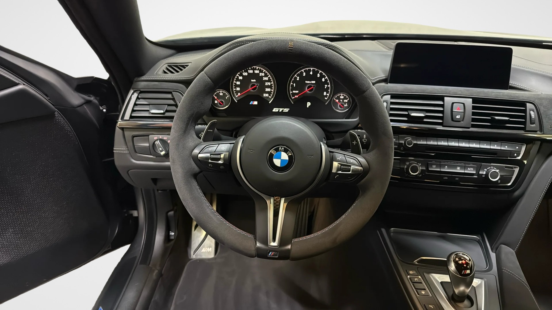 BMW M4 GTS Coupé-image-18