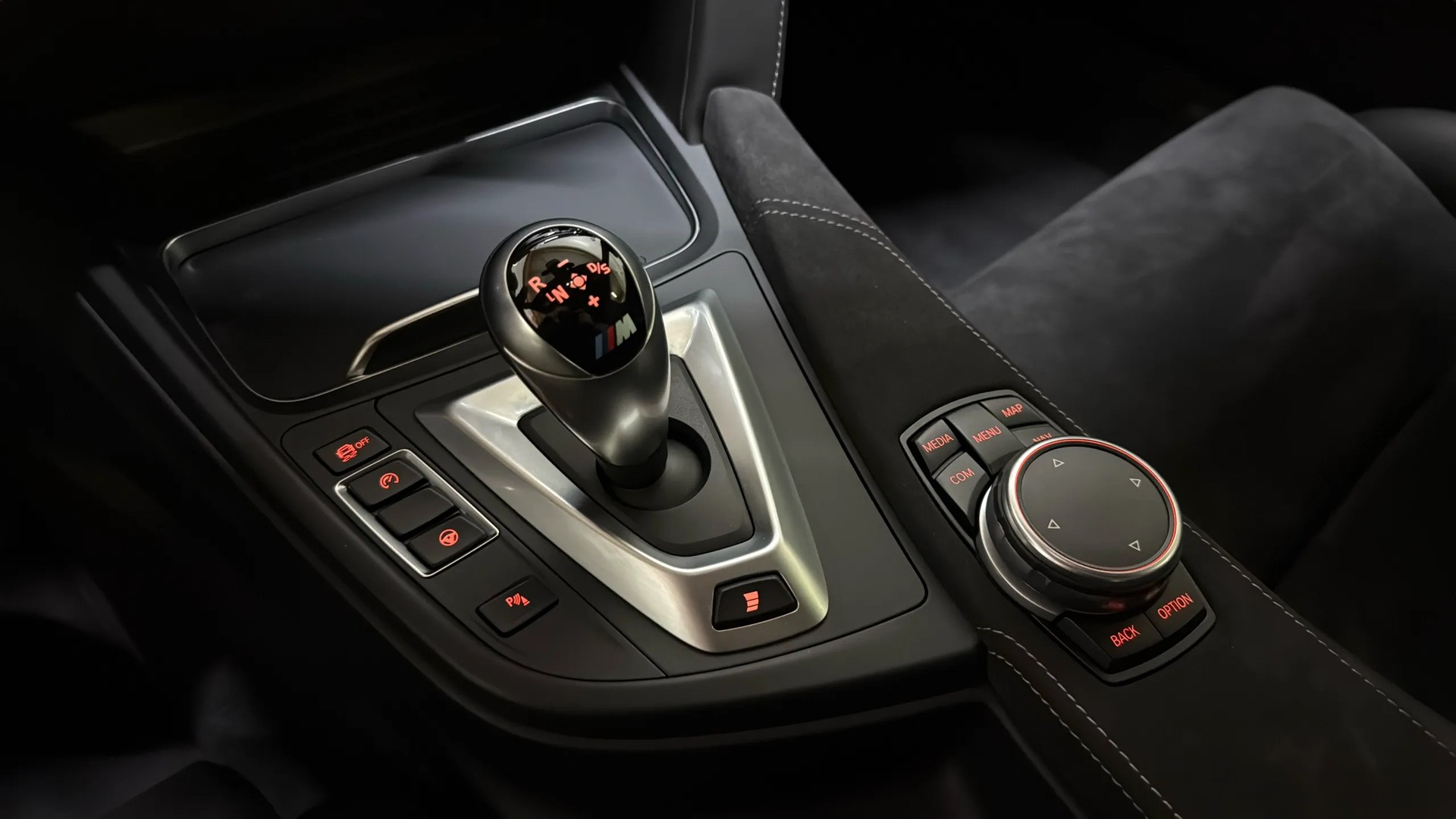 BMW M4 GTS Coupé-image-16