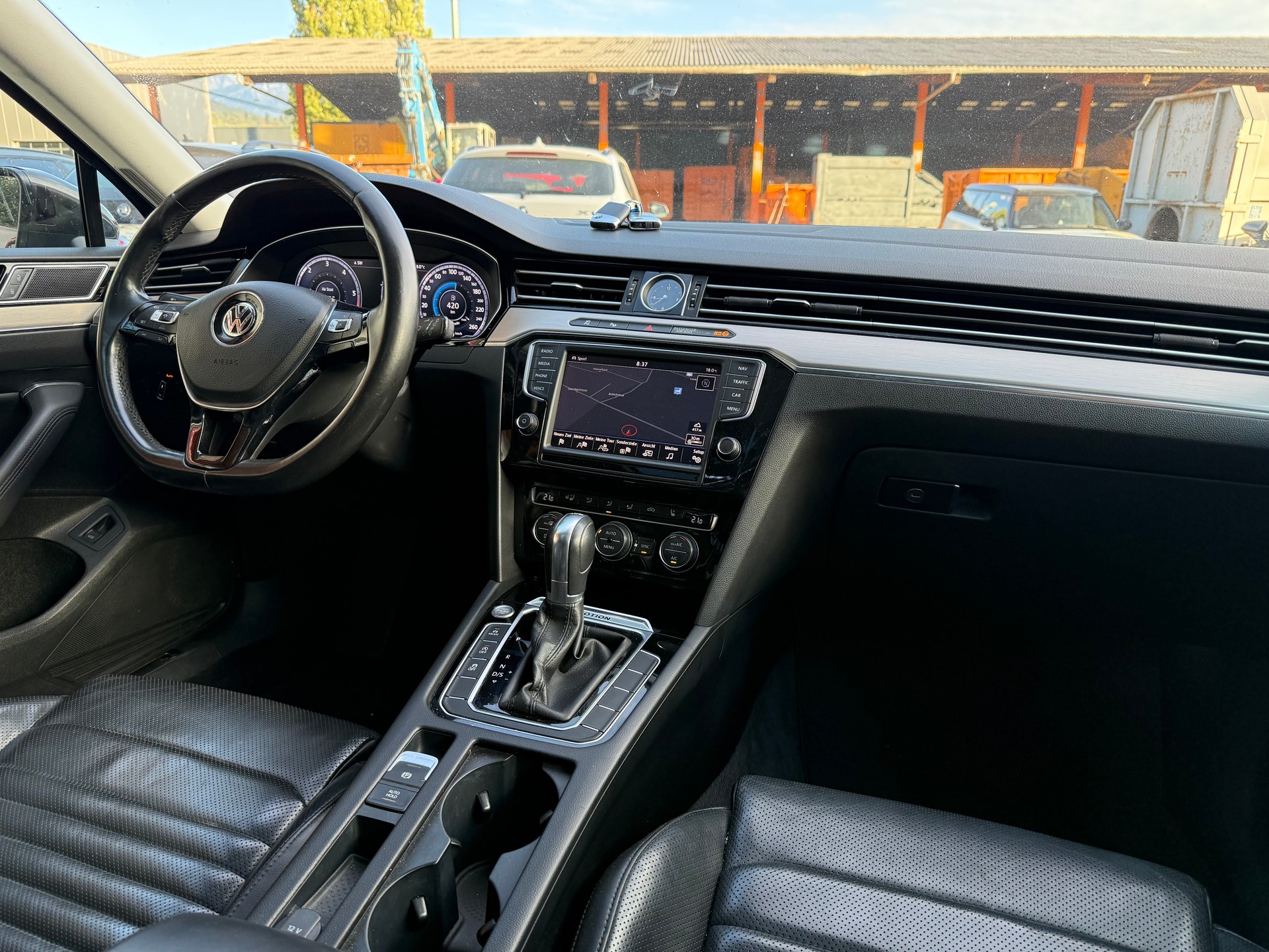 VW Passat Variant 2.0 TDI BMT High. DSG 4Motion-image-10