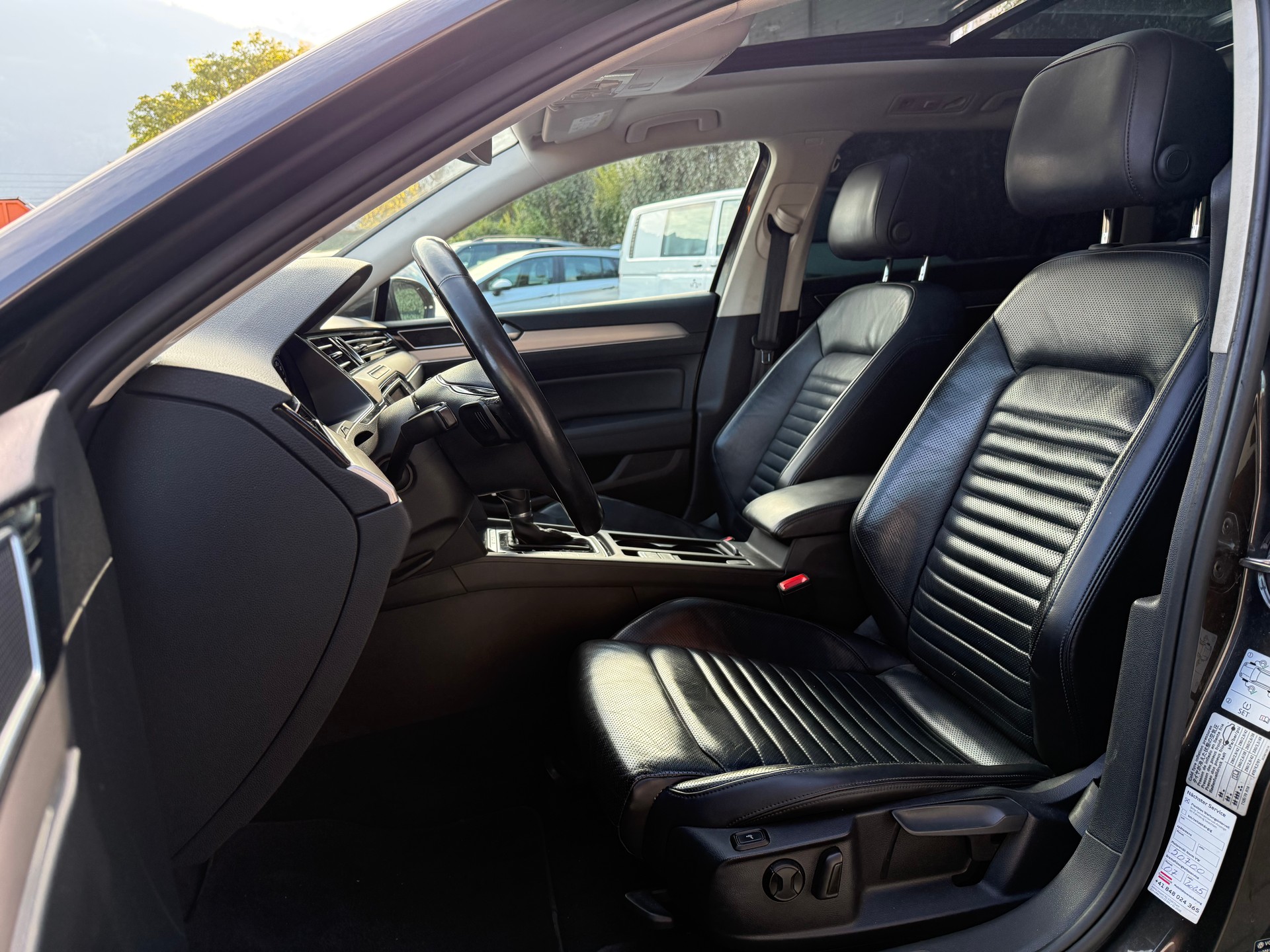 VW Passat Variant 2.0 TDI BMT High. DSG 4Motion-image-12