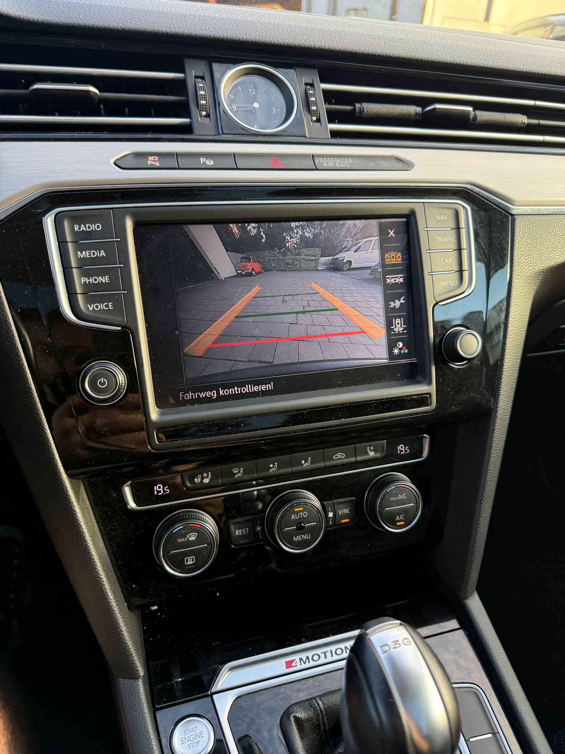 VW Passat Variant 2.0 TDI BMT High. DSG 4Motion-image-30