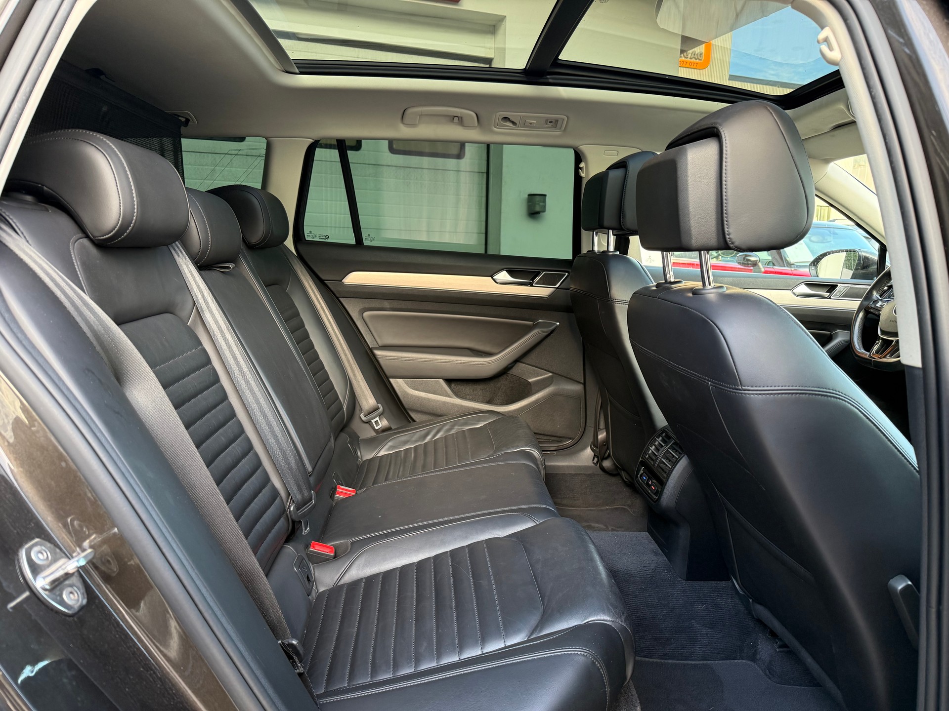 VW Passat Variant 2.0 TDI BMT High. DSG 4Motion-image-9