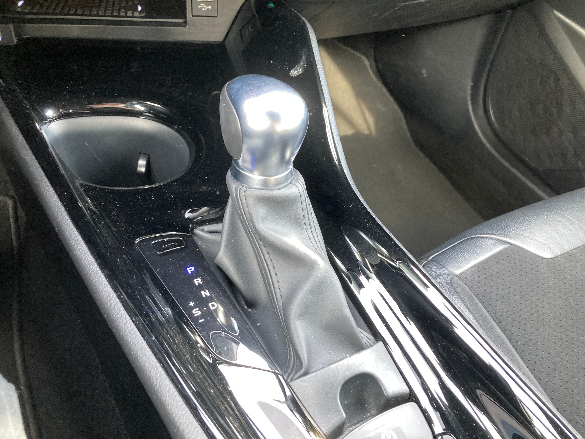 TOYOTA C-HR 2.0 HSD CVT Move-image-11