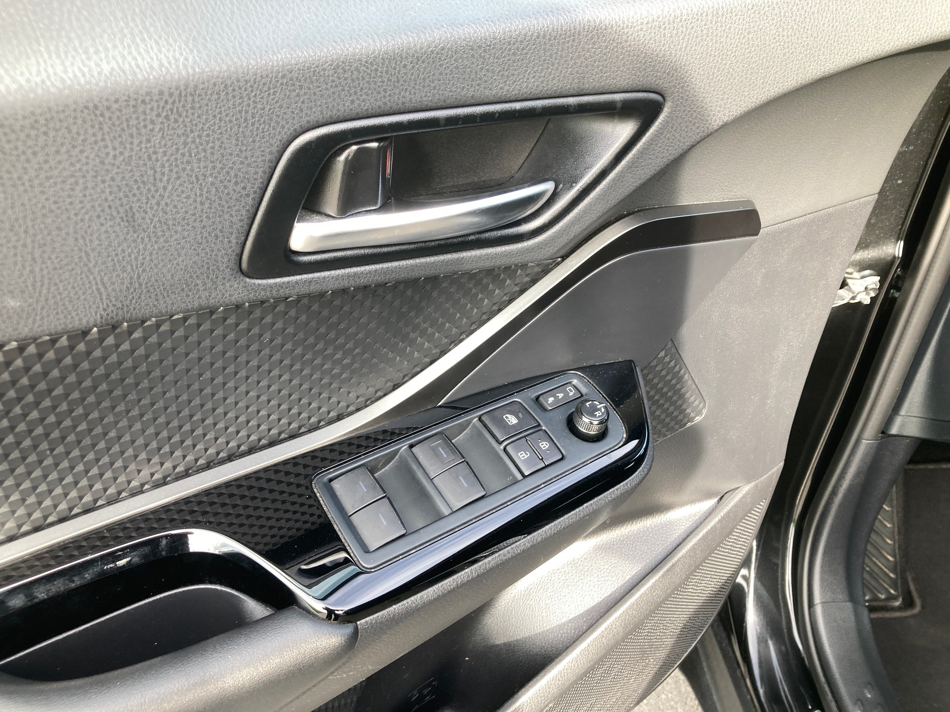 TOYOTA C-HR 2.0 HSD CVT Move-image-9