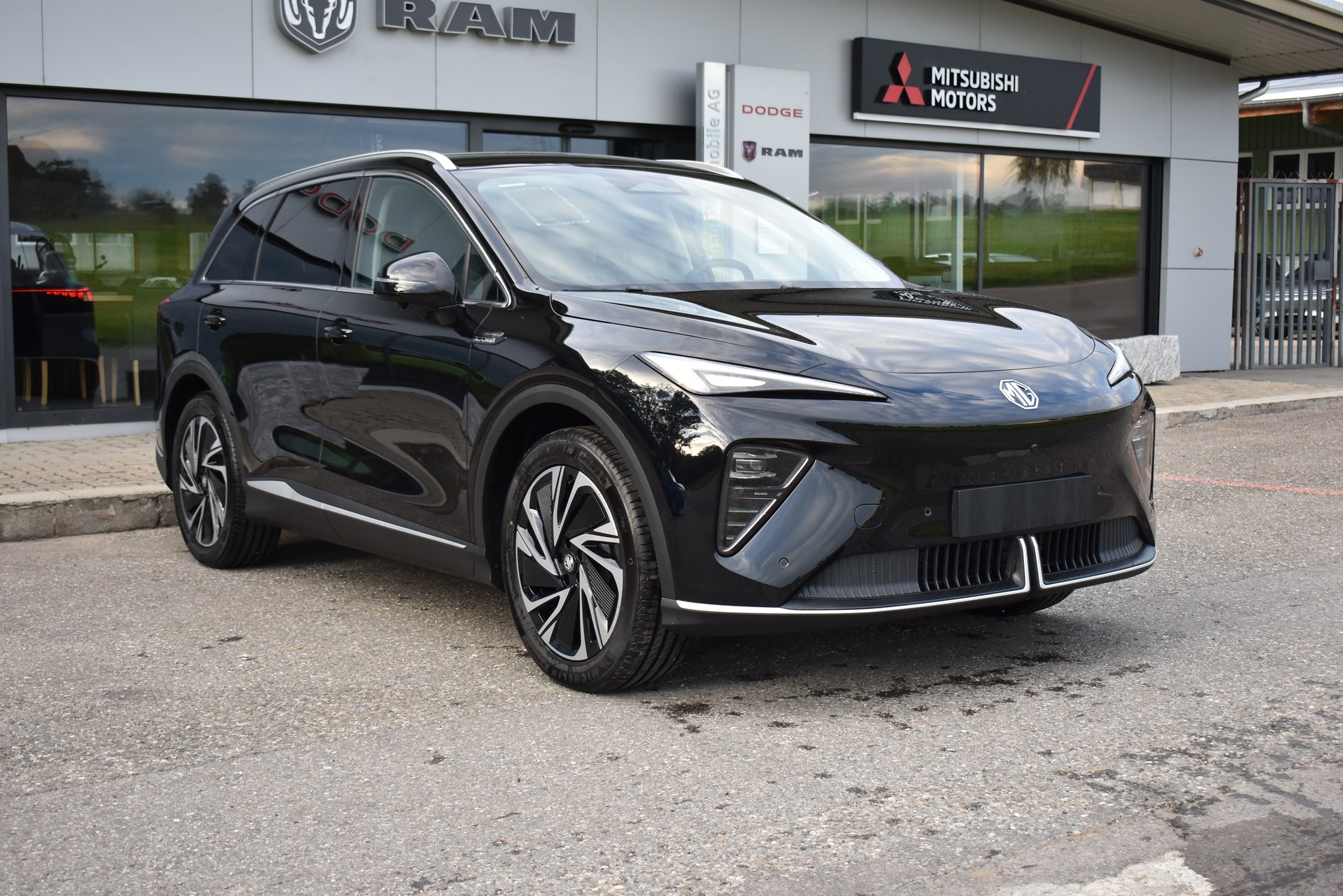 MG S6 EV 77kWh Luxury AWD-image-1