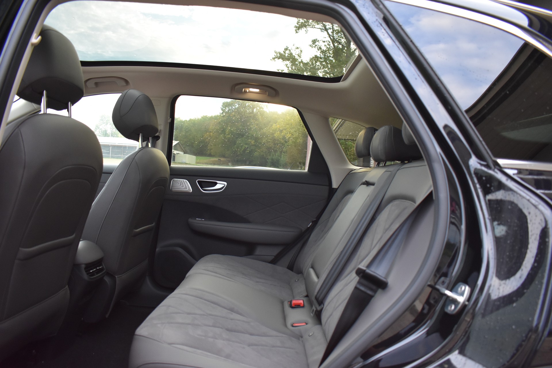 MG S6 EV 77kWh Luxury AWD-image-10