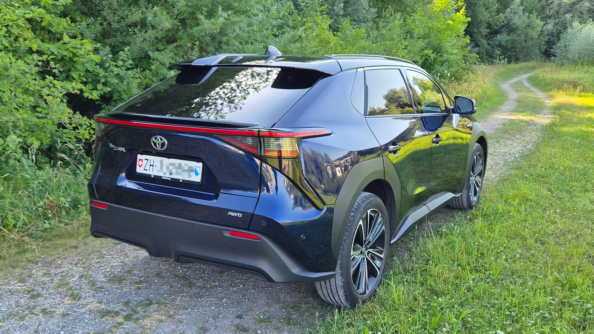 TOYOTA Premium AWD-image-1