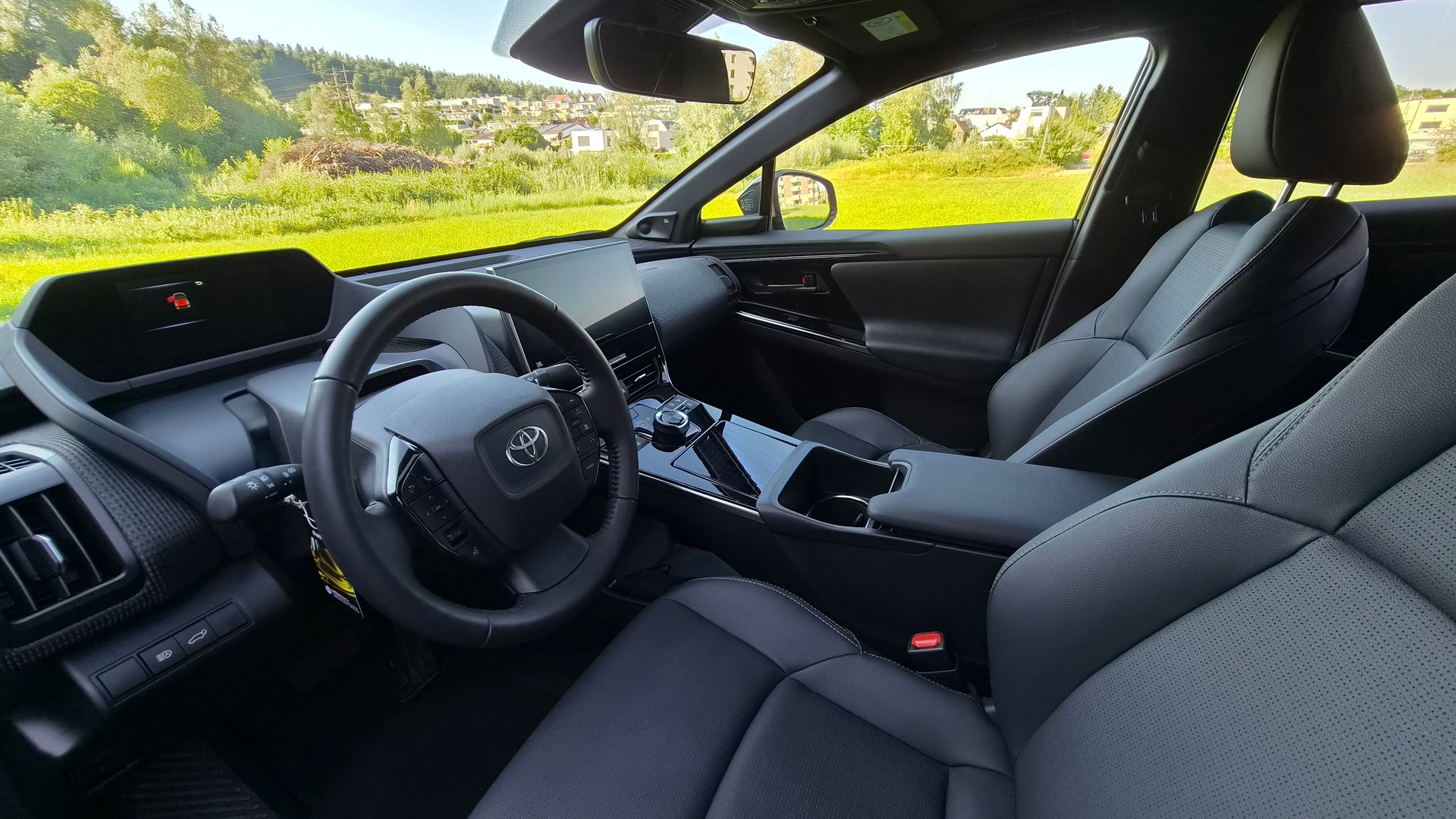 TOYOTA Premium AWD-image-4